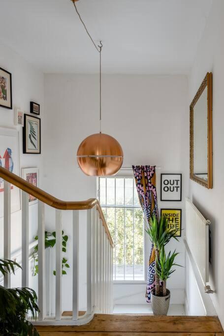 Beautiful two-floor flat near tube station view 3