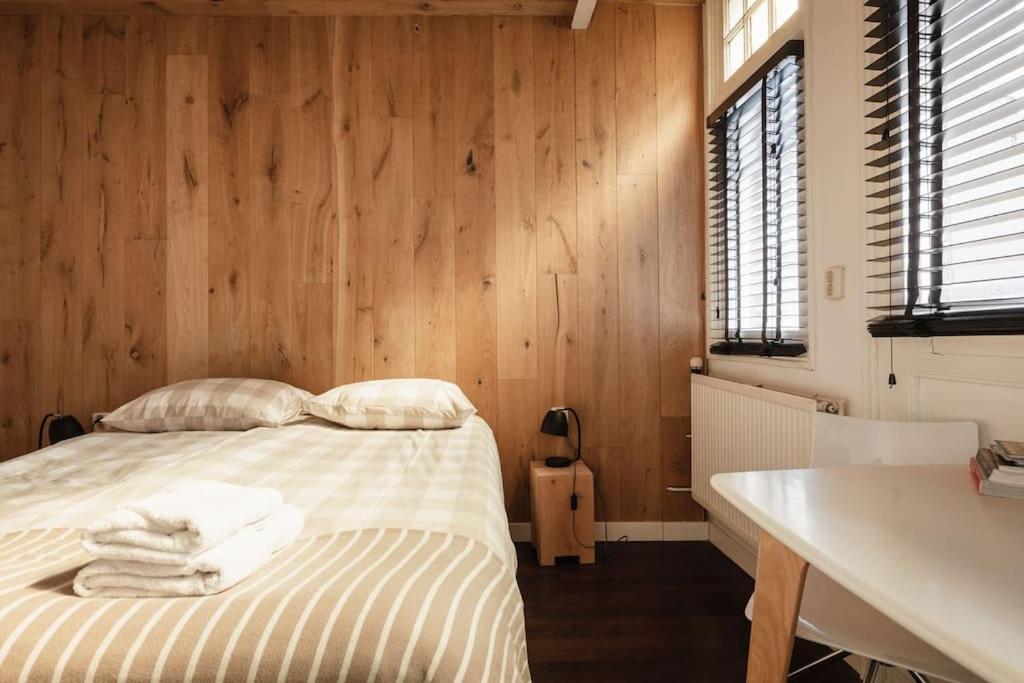 New! Private Authentic Apartment In City Centre!