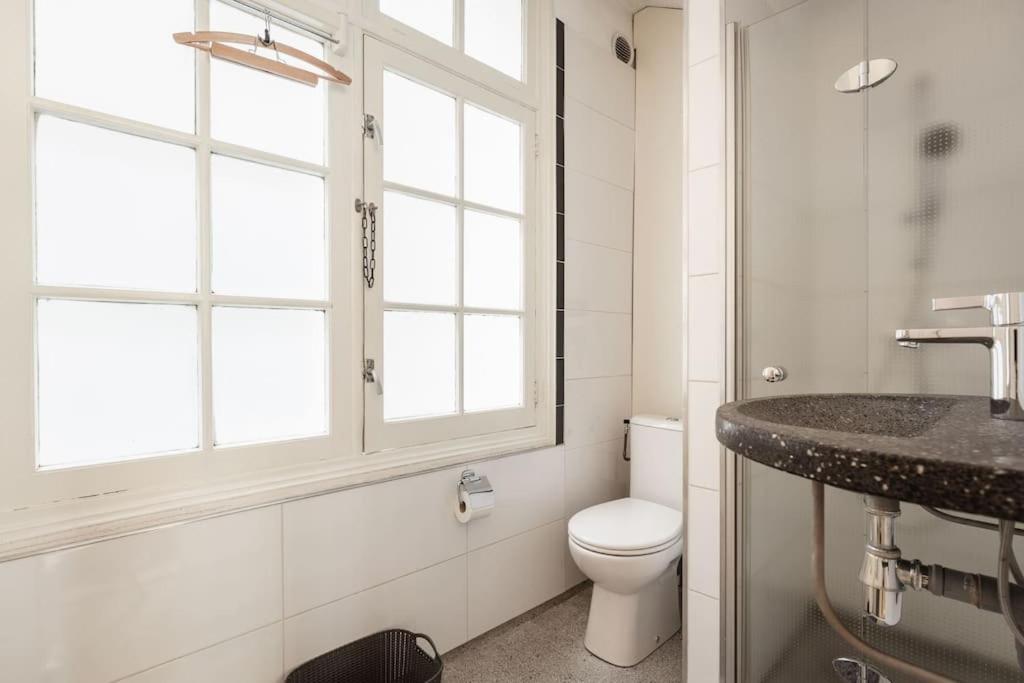 New! Private Authentic Apartment In City Centre!