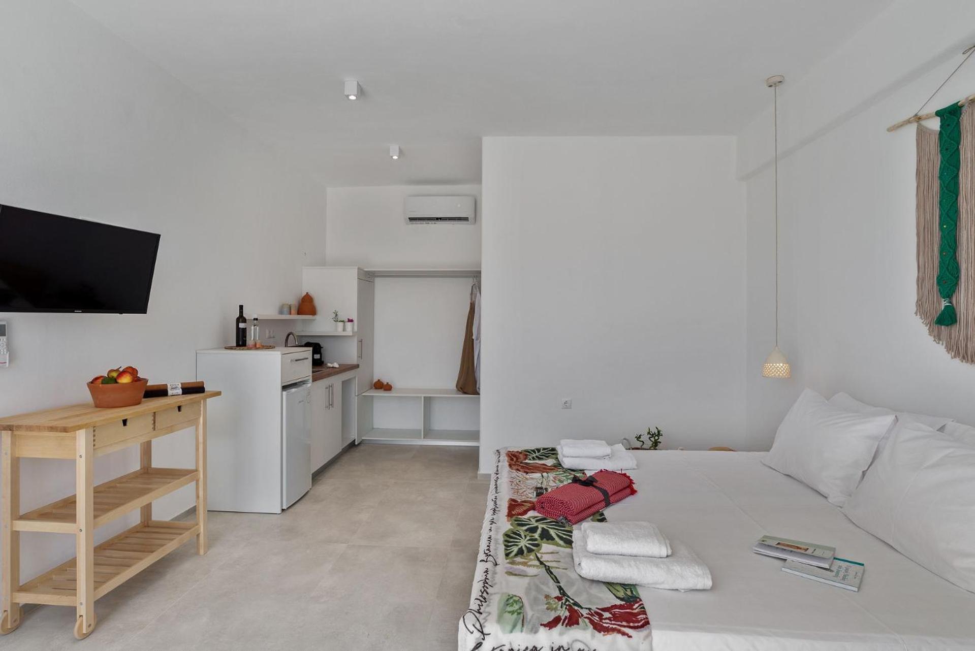 Annassa Experience Suites 2' walk from Almyrida Beach