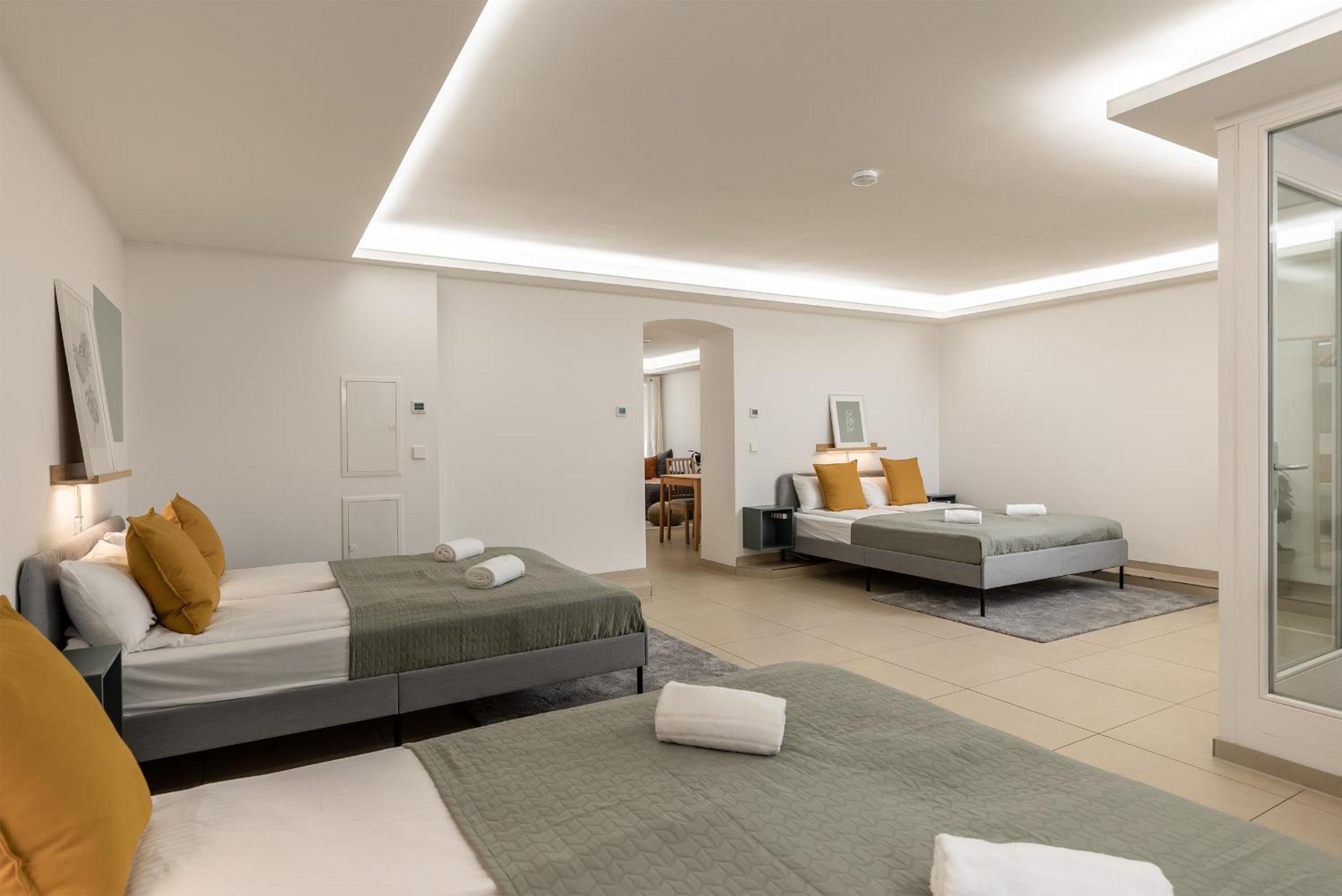 Spacious apartment in Hemholtzkiez Prenzlauer Berg for 8 People Hiddenseer