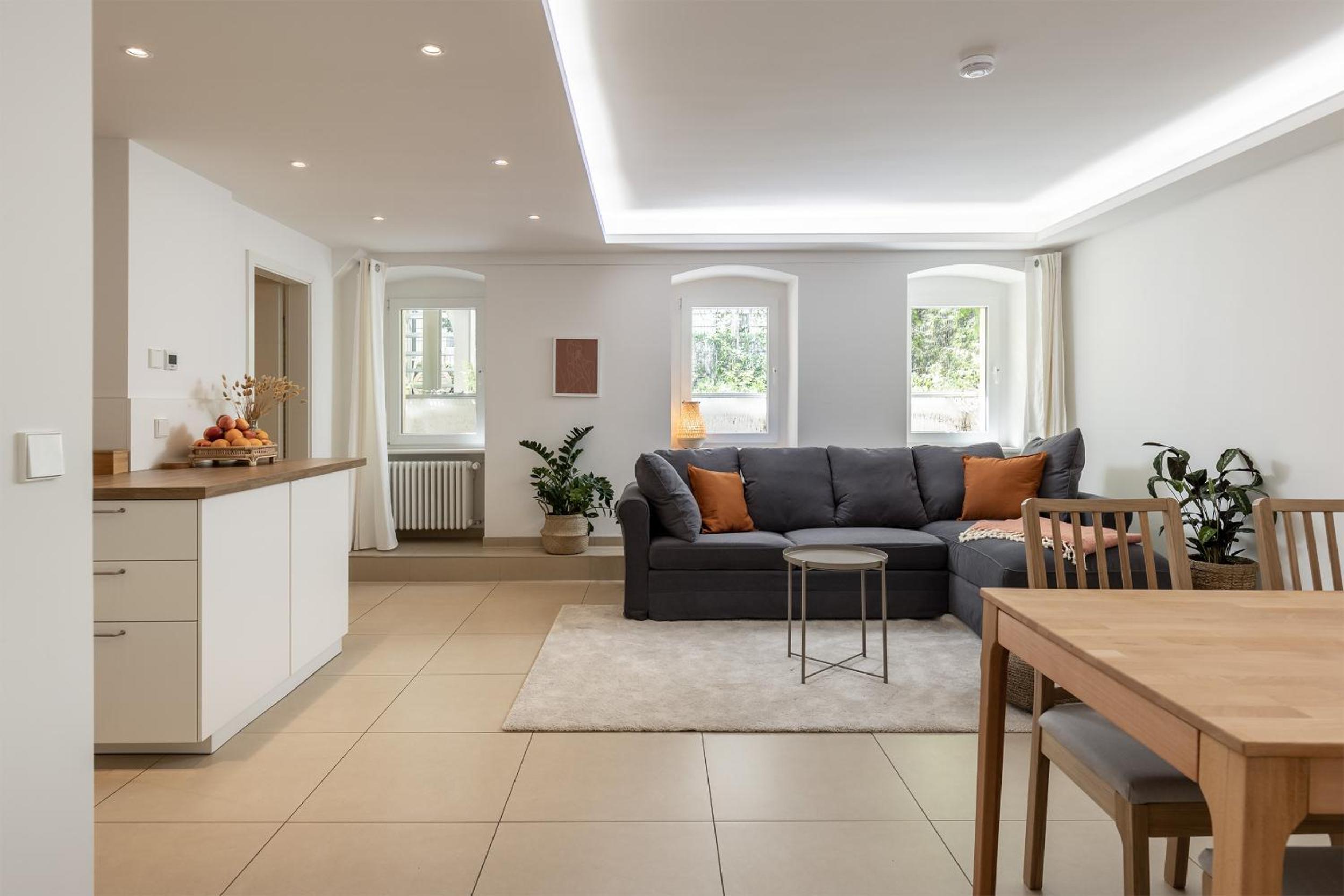 Spacious apartment in Hemholtzkiez Prenzlauer Berg for 8 People Hiddenseer