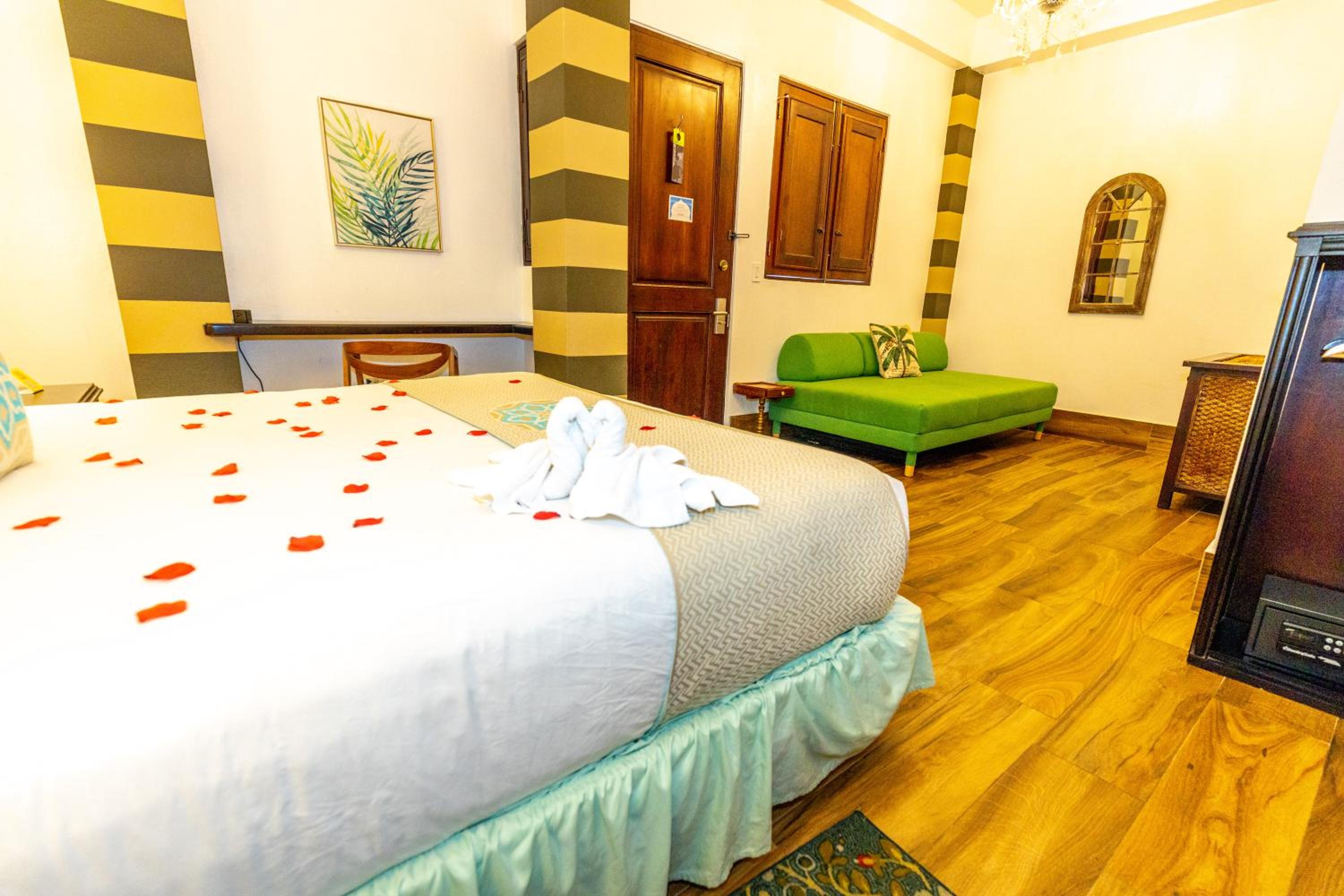 CasaBlanca Hotel - Property Image 8