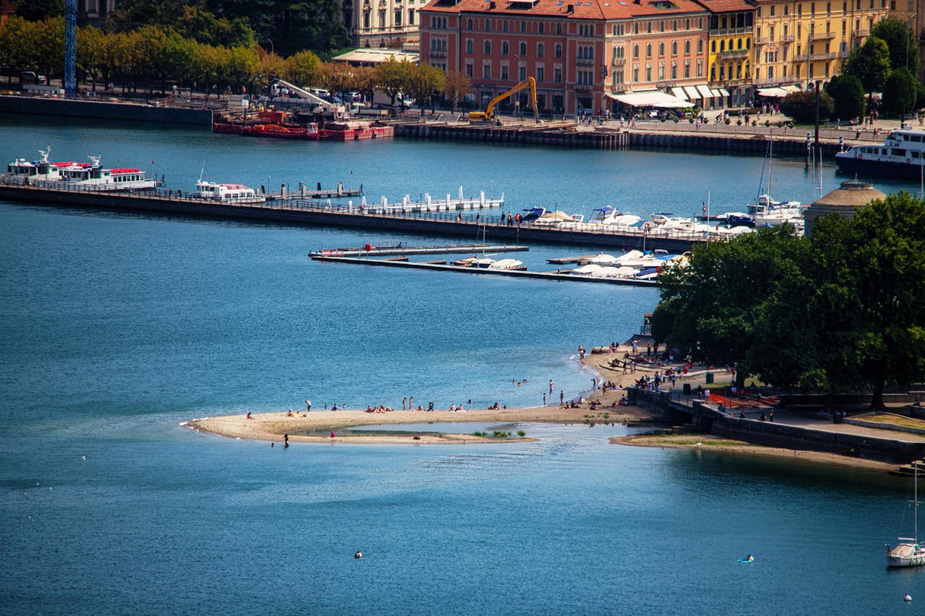 I D'A Charming Penthouse - LAKE VIEW- Como- House-130 mt-2 double bedrooms and 2 double bathrooms a spacious living room-Full equipped kitchen-Private gard view 5