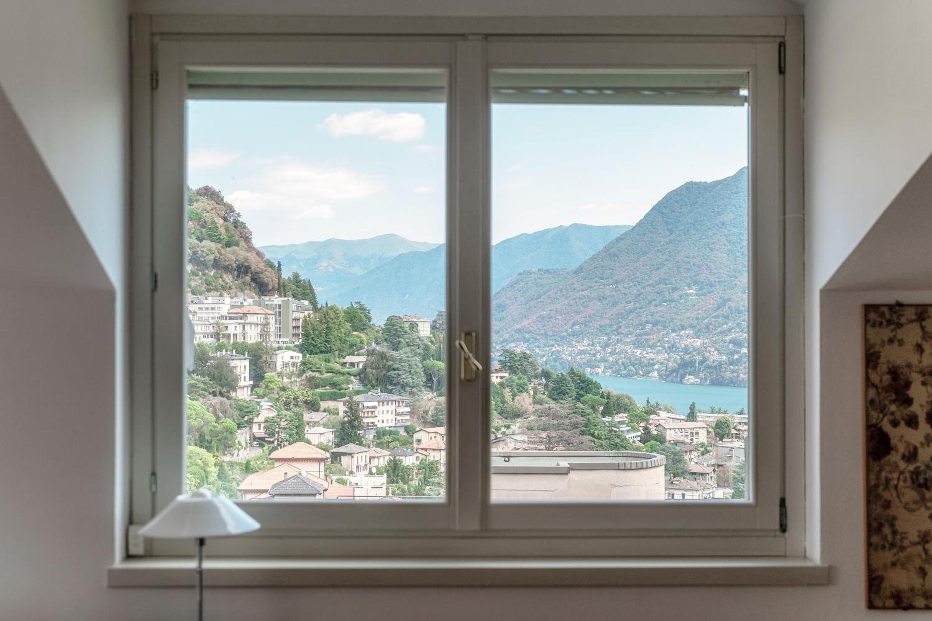 I D'A Charming Penthouse - LAKE VIEW- Como- House-130 mt-2 double bedrooms and 2 double bathrooms a spacious living room-Full equipped kitchen-Private gard view 3