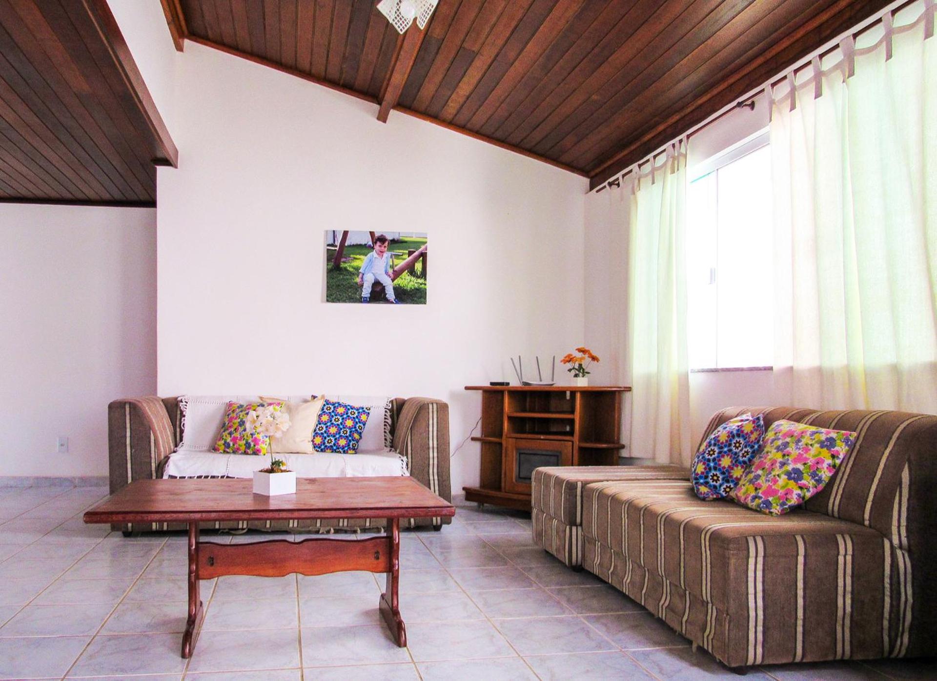 Casa com 4 Suítes, Piscina, Área Gourmet e Wifi