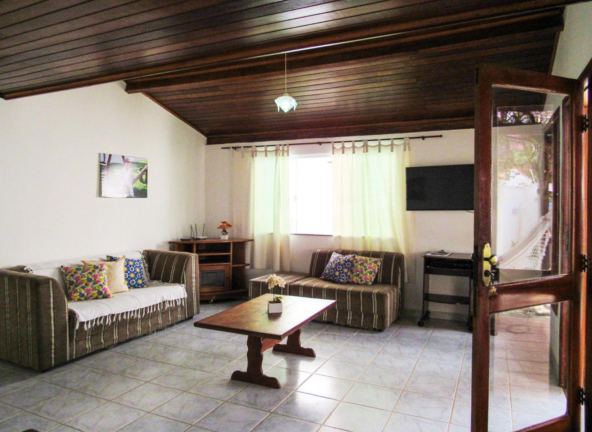 Casa com 4 Suítes, Piscina, Área Gourmet e Wifi