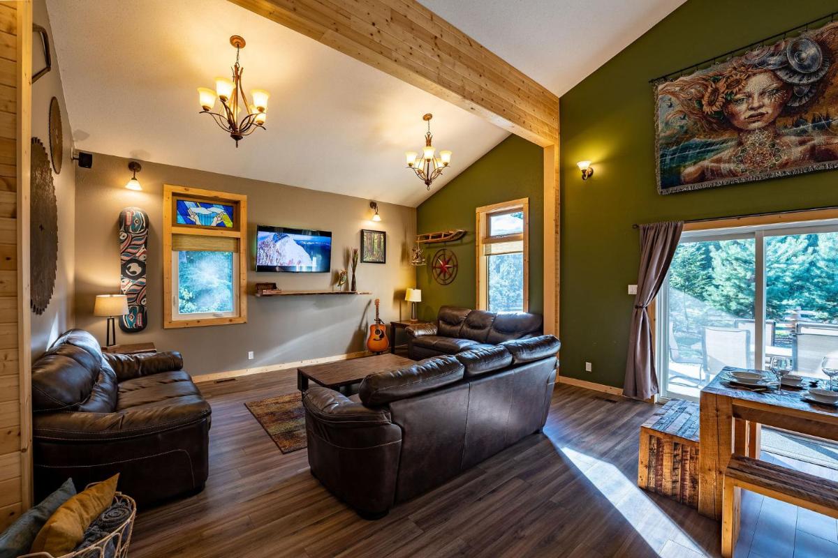 Journey's Perch by Revelstoke Vacations