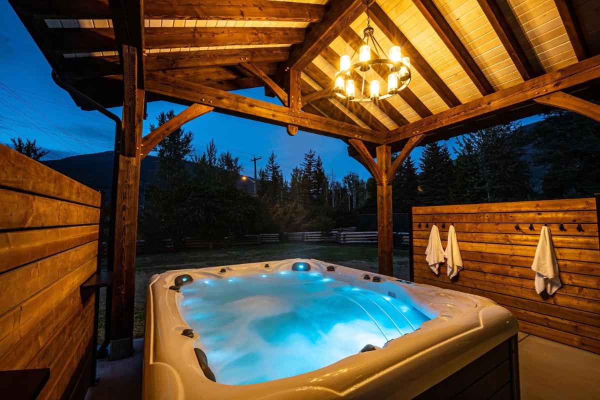 Journey's Perch by Revelstoke Vacations