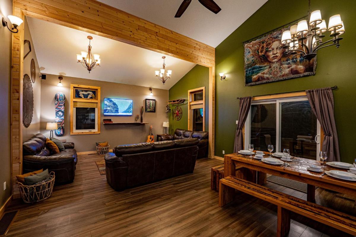 Journey's Perch by Revelstoke Vacations