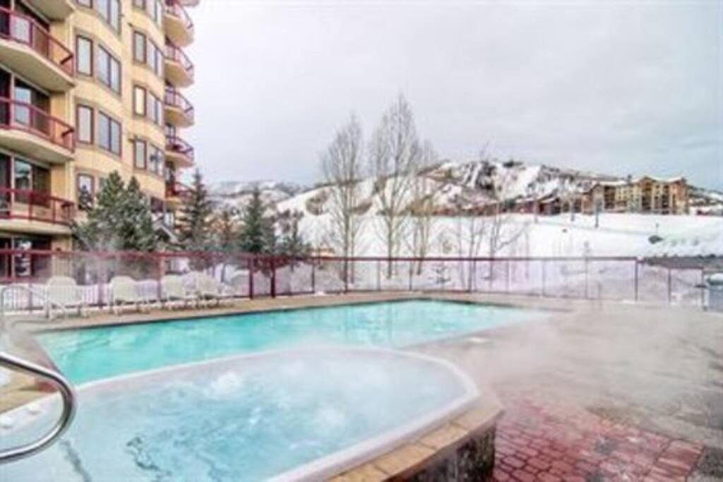 True Ski-in Ski-Out Luxury 3bd with huge views view 4