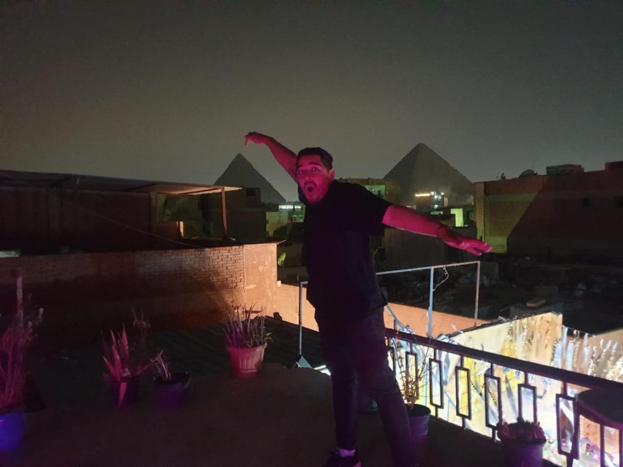 Jana Pyramids view inn