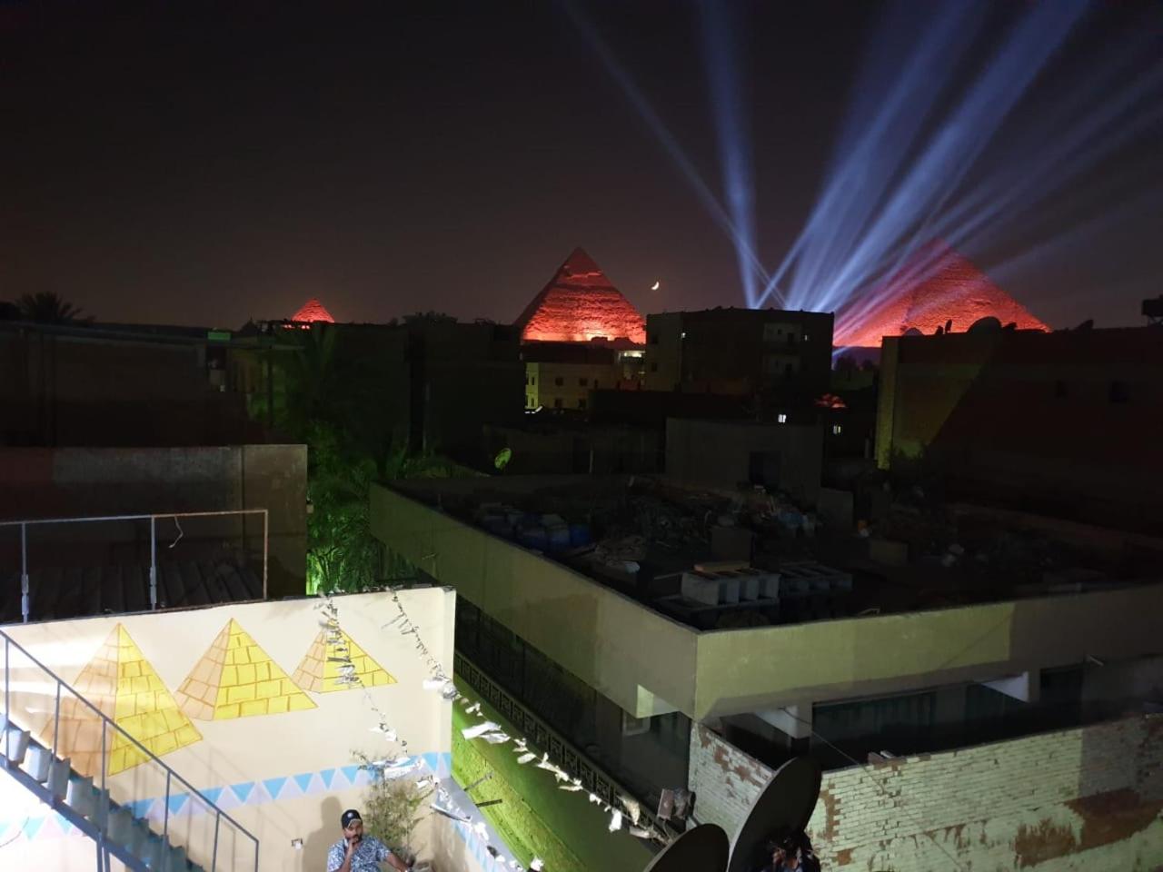 Jana Pyramids view inn