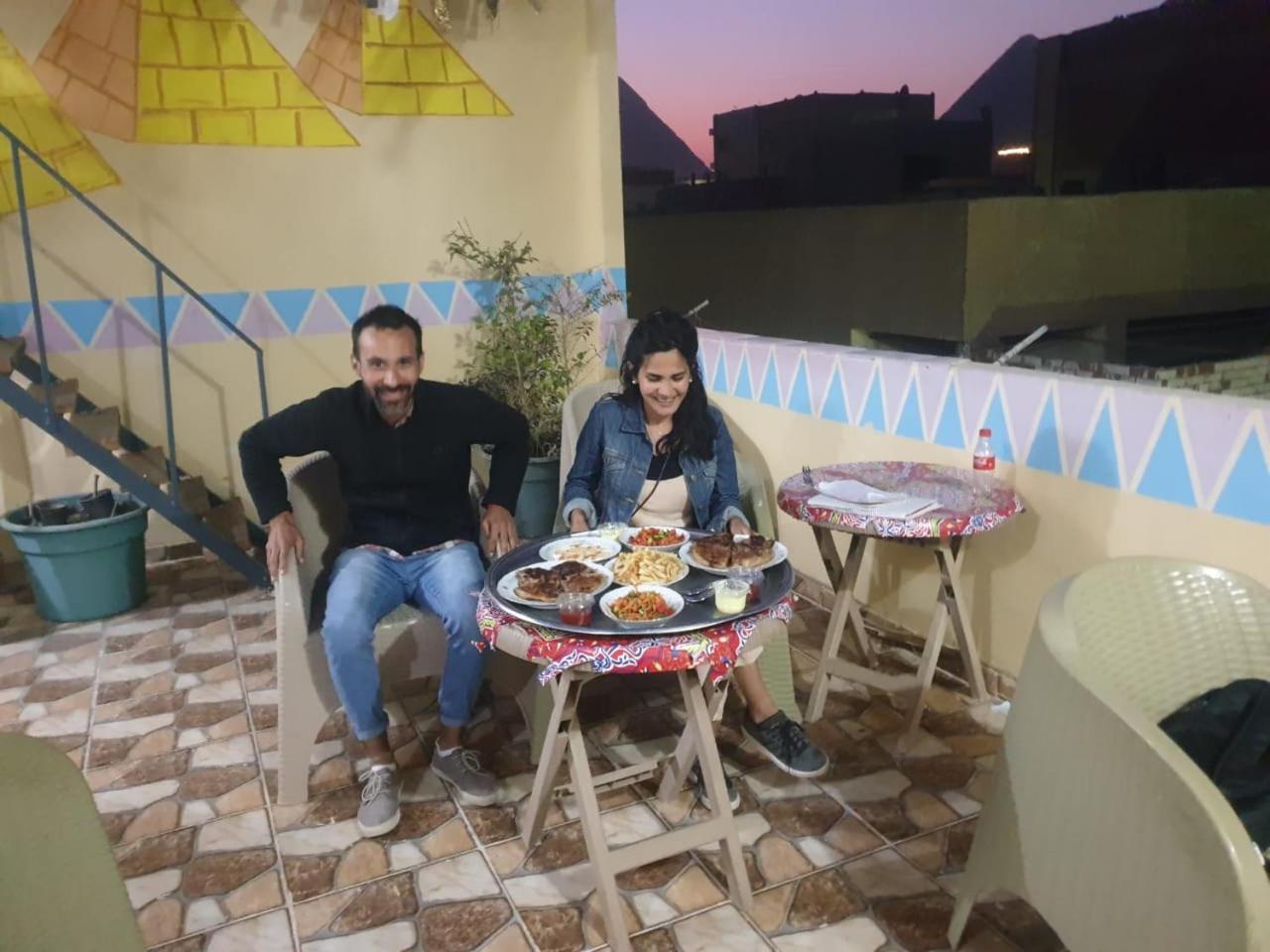 Jana Pyramids view inn