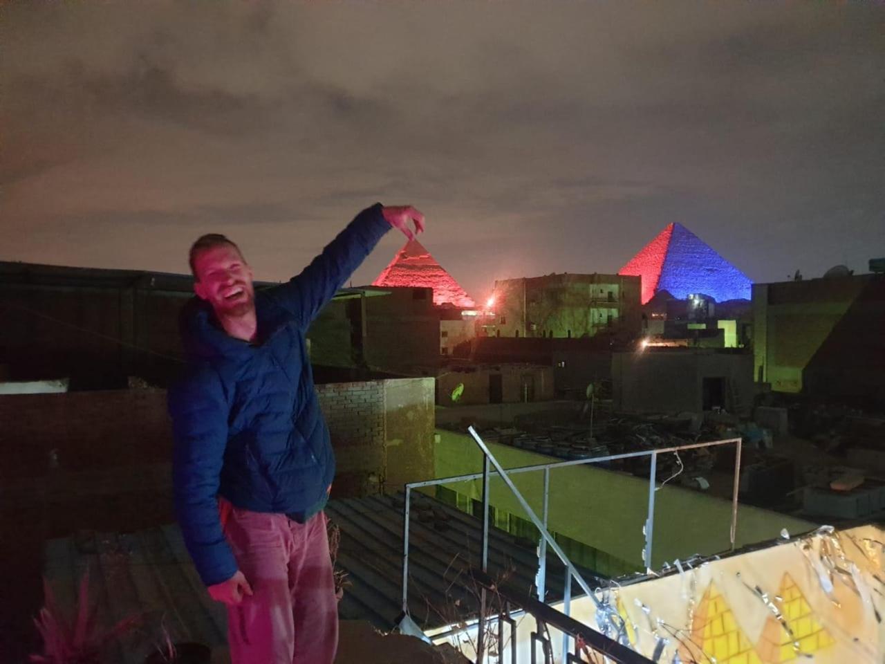 Jana Pyramids view inn