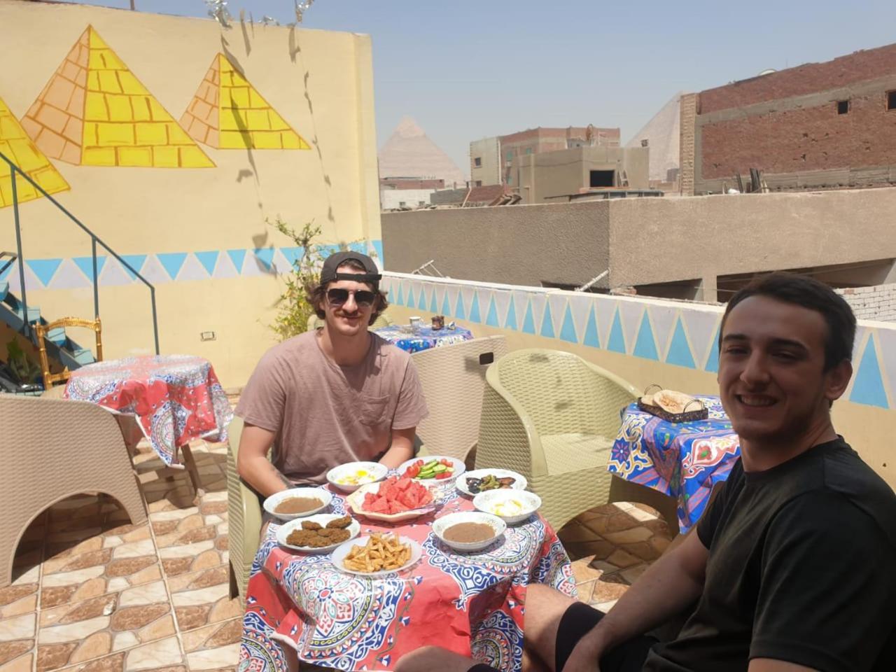 Jana Pyramids view inn
