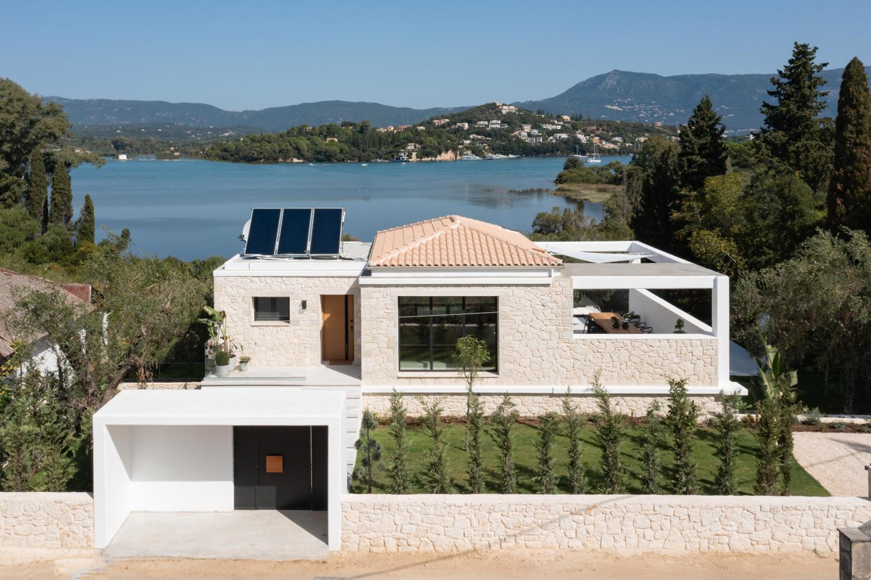 Luxurious Villa Trinity