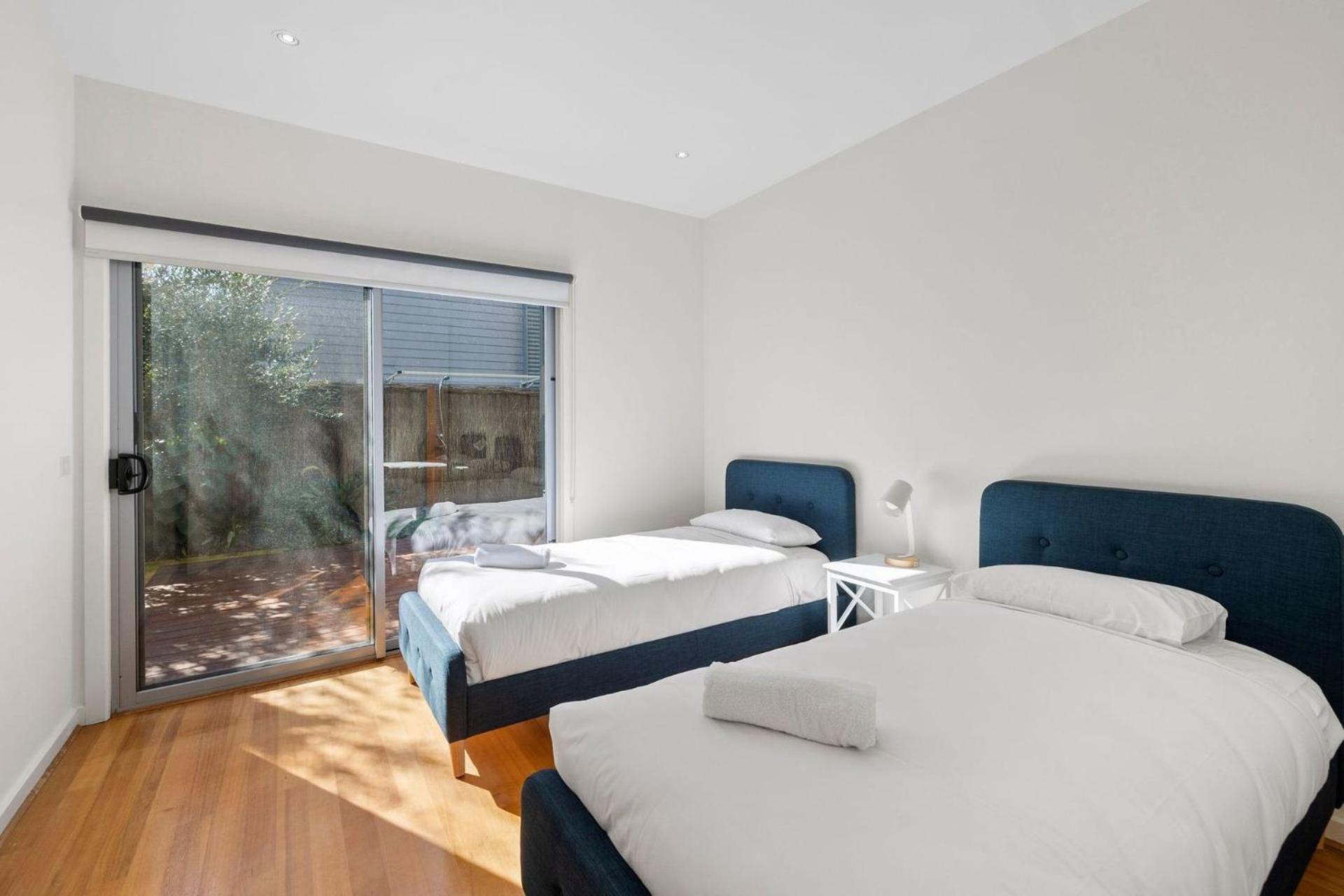 Anderson Central Townhouse - Walk to Shops & Beach