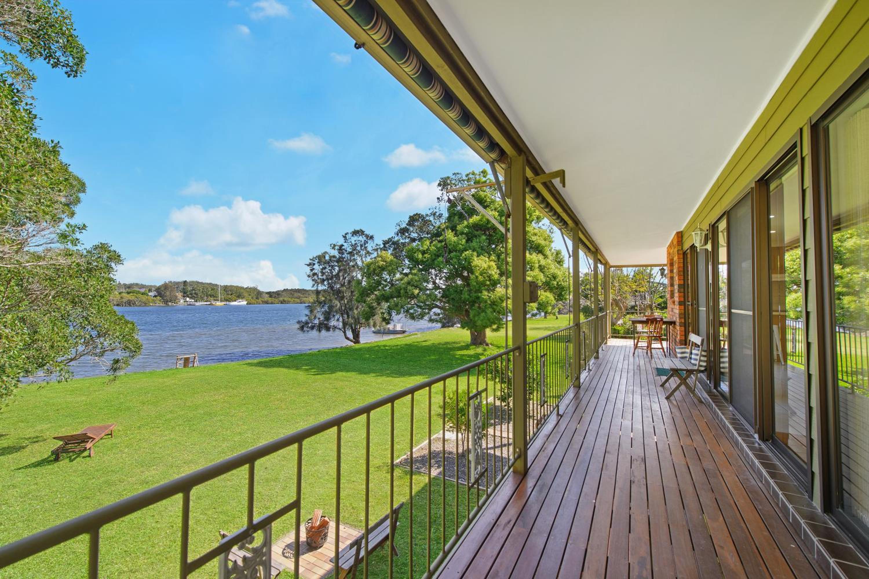 Punt House - riverfront home with ramp access