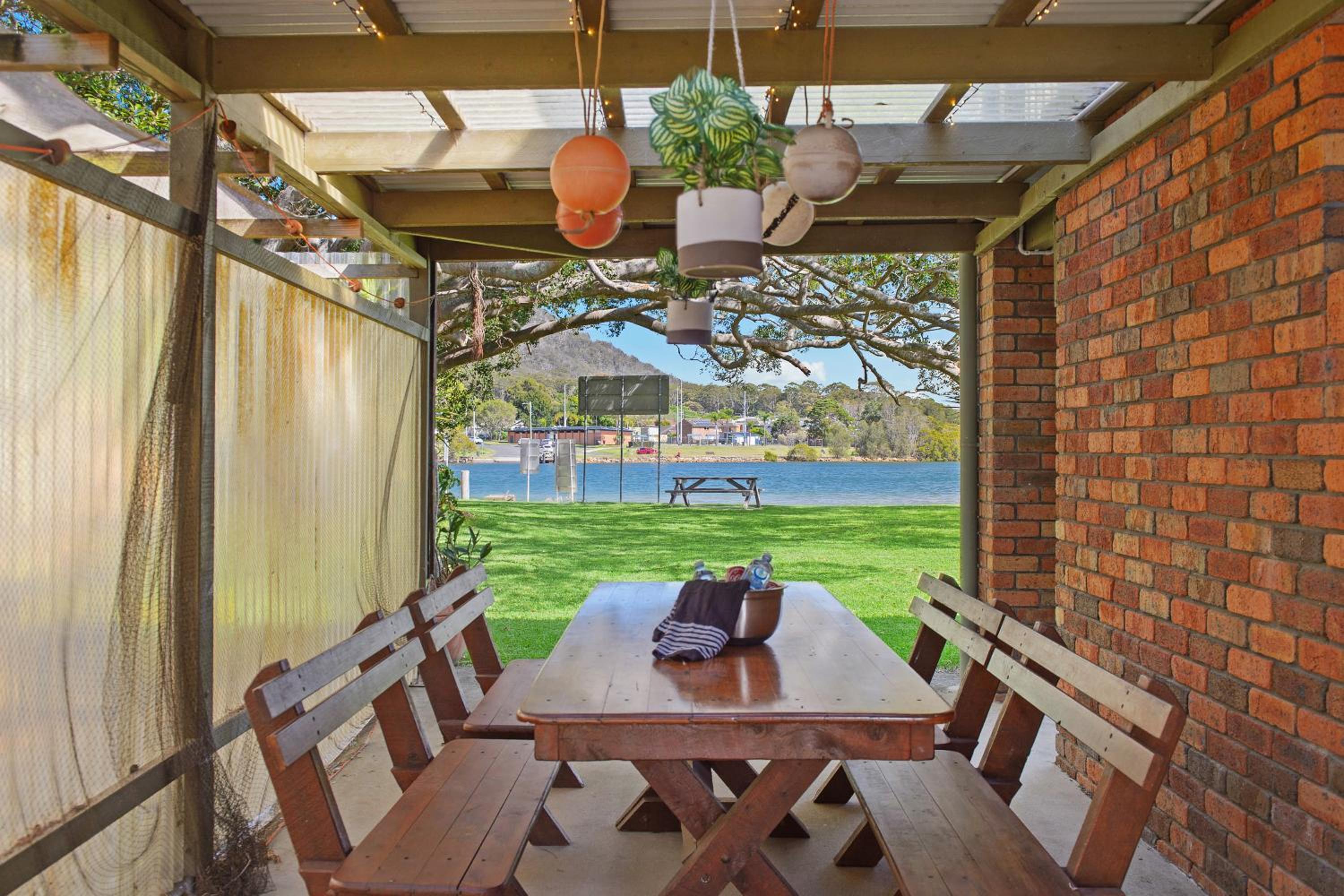 Punt House - riverfront home with ramp access