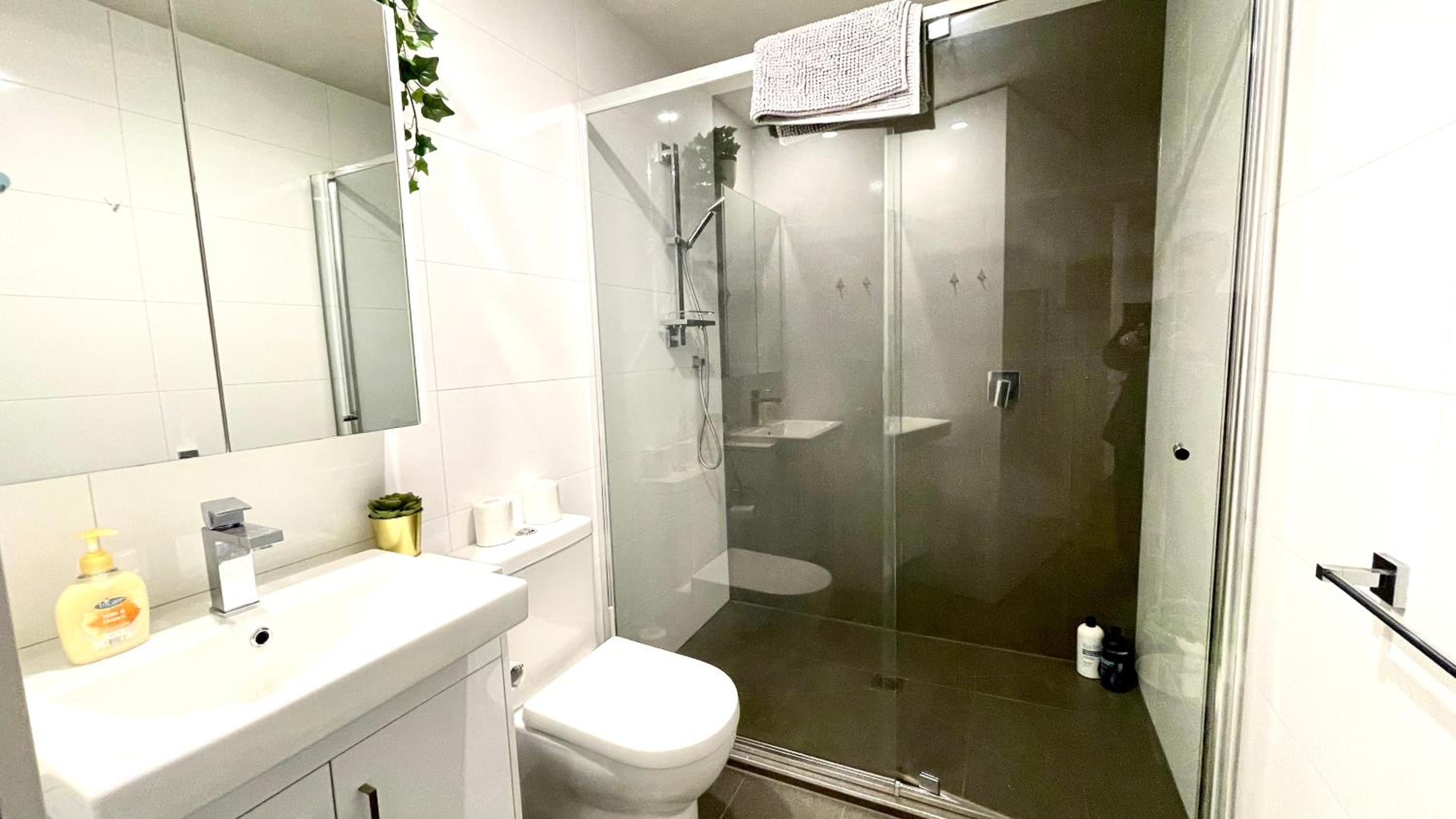 Preston Spacious 2BRM Apartment Free Parking Wi-Fi