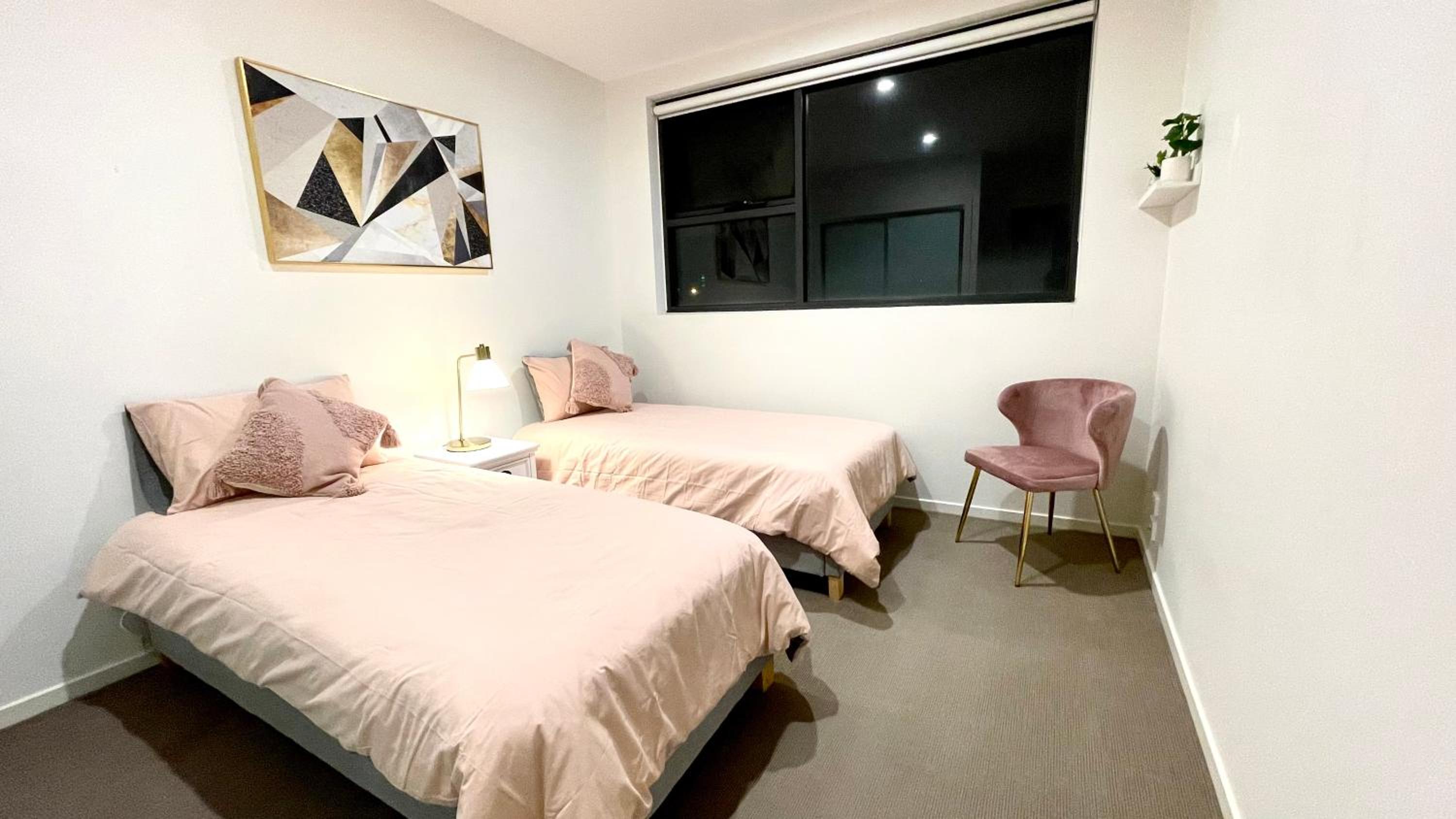 Preston Spacious 2BRM Apartment Free Parking Wi-Fi