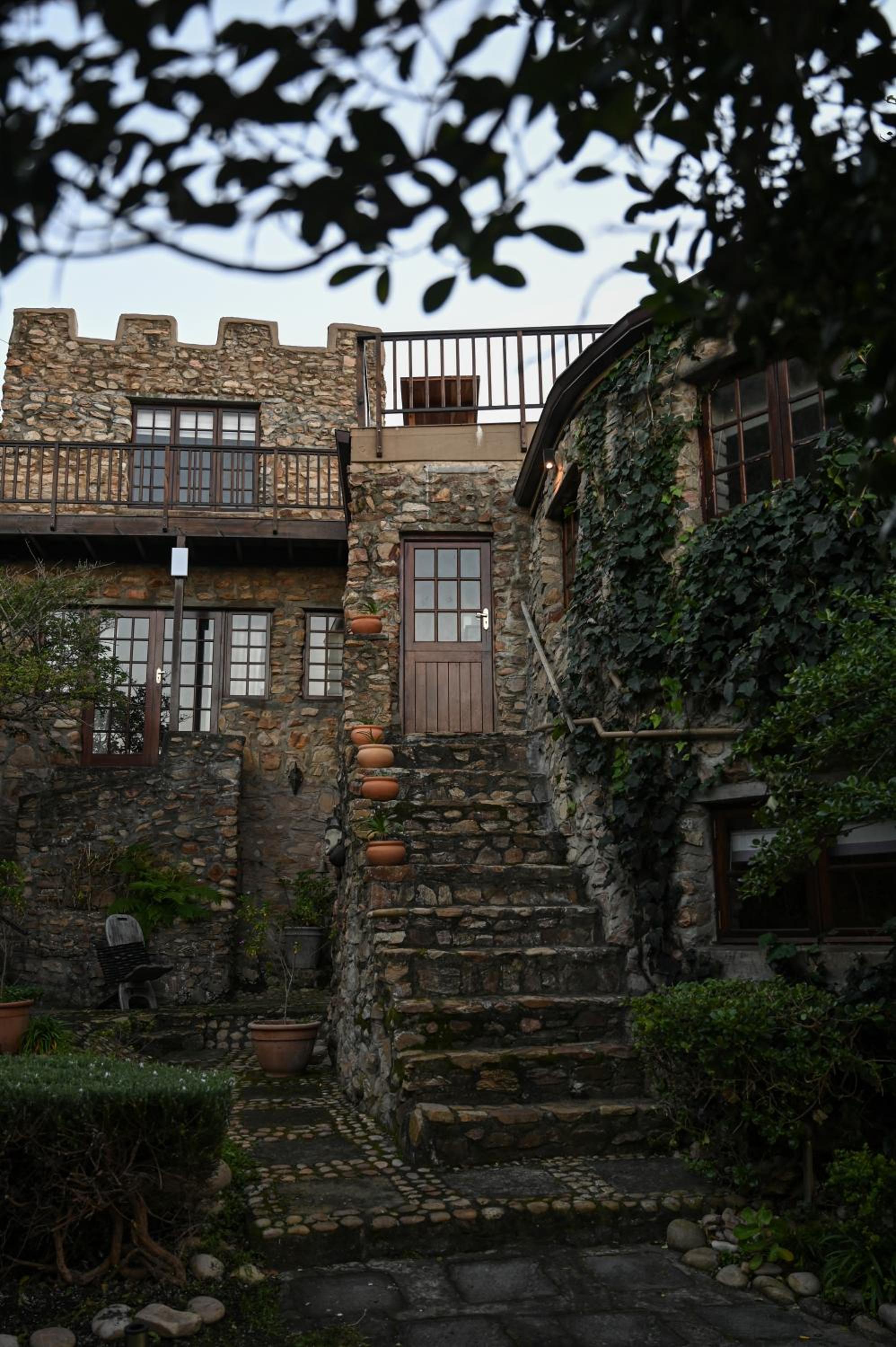 Buccara Noetzie - Lindsay Castle