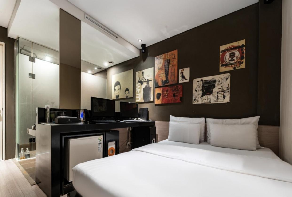 hotel room