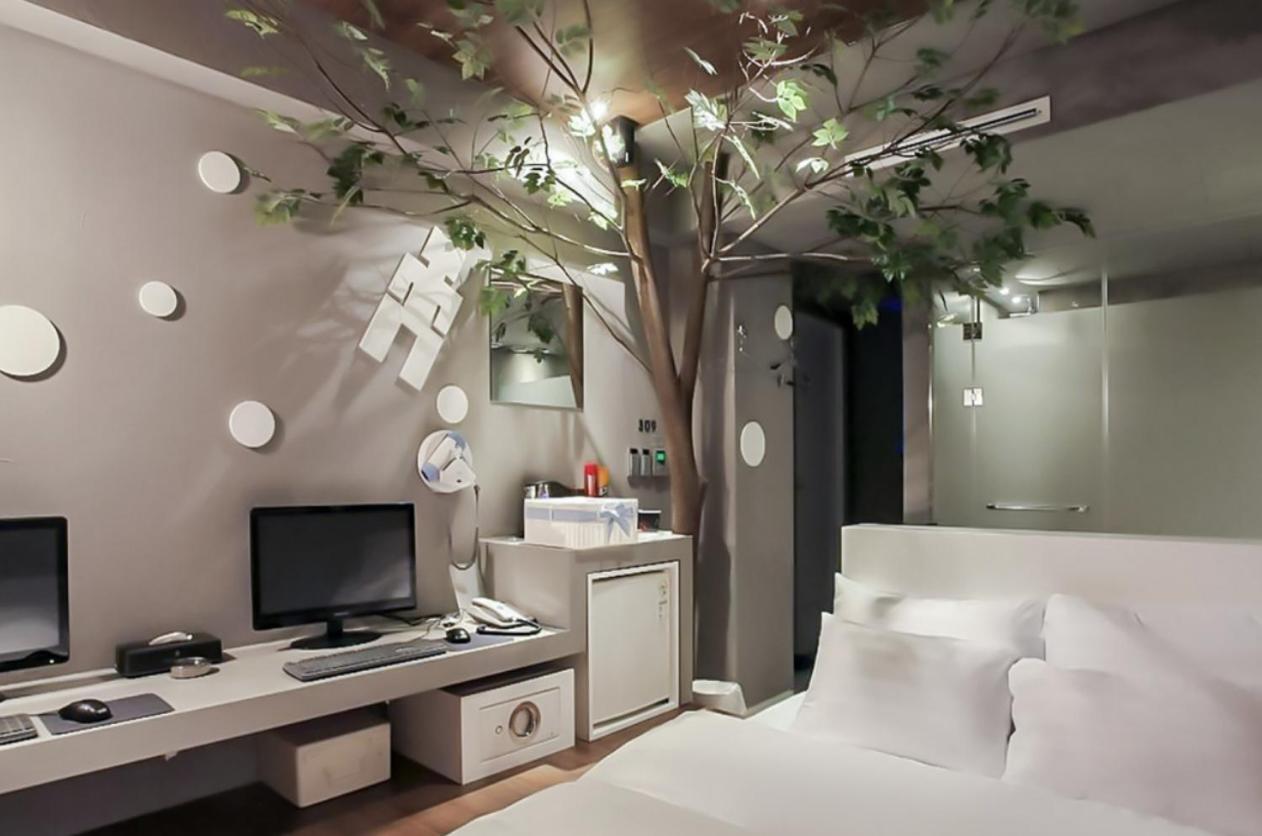 hotel room