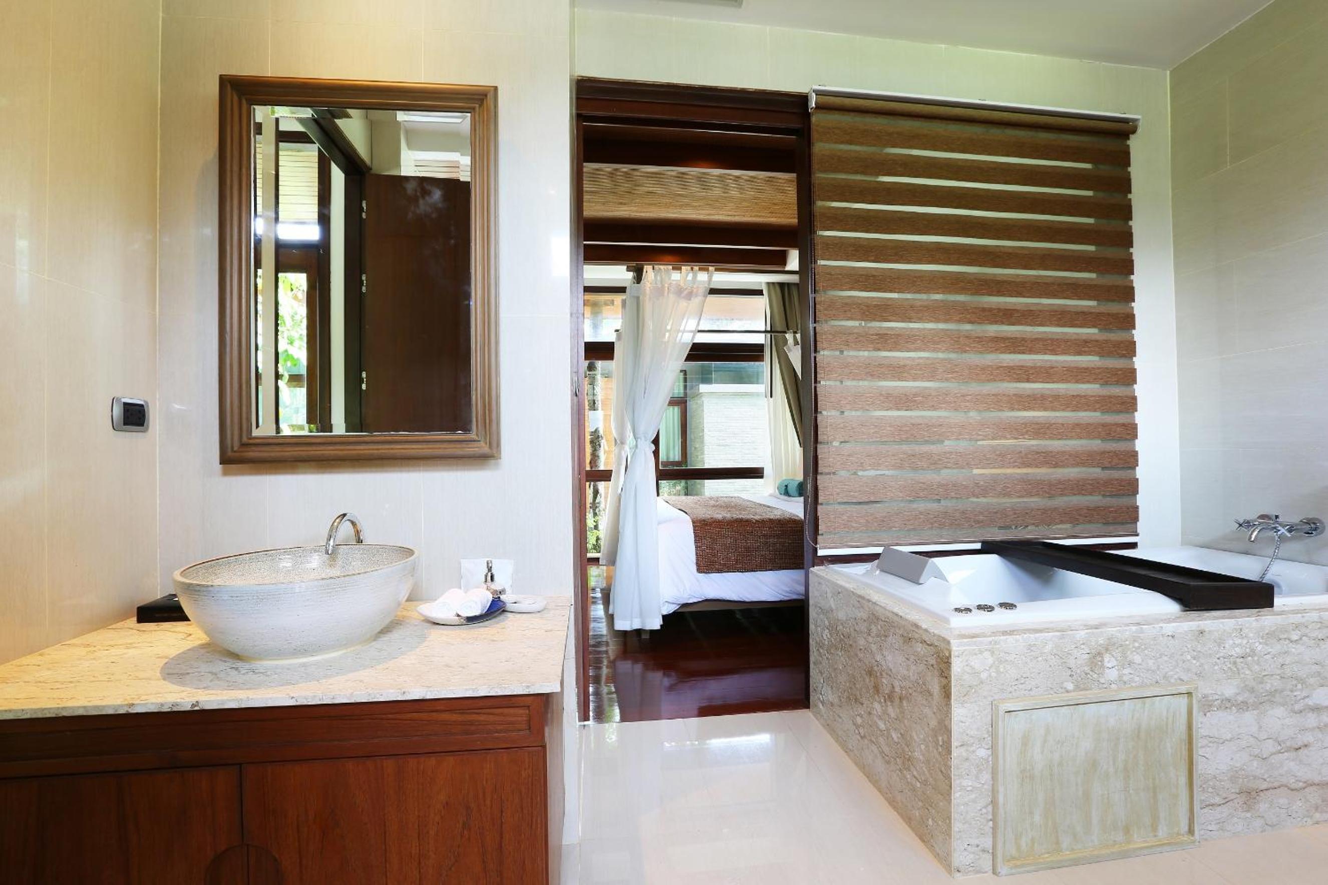 AKIRA Lipe Resort