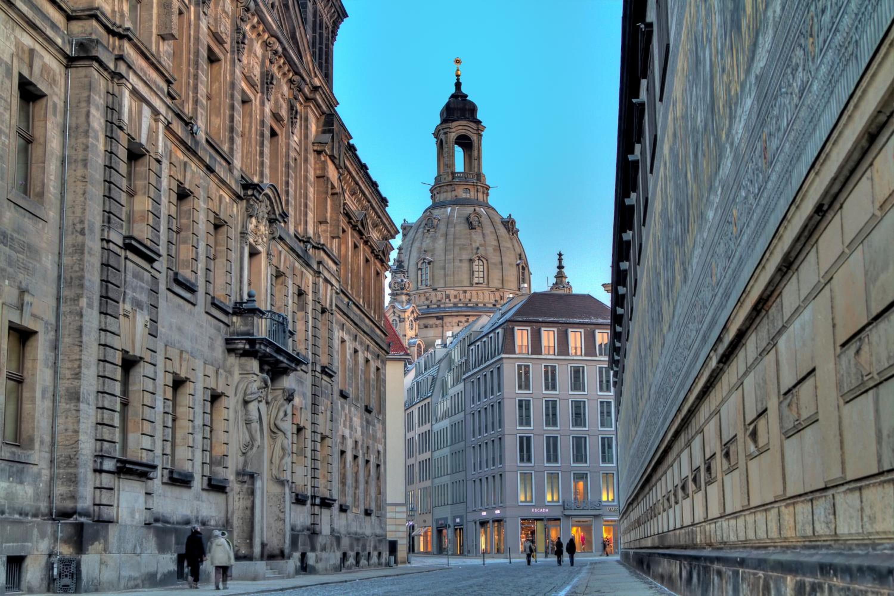 Gästezimmer in Dresden mit Dach-Terrasse, Wohnbereich und Küche