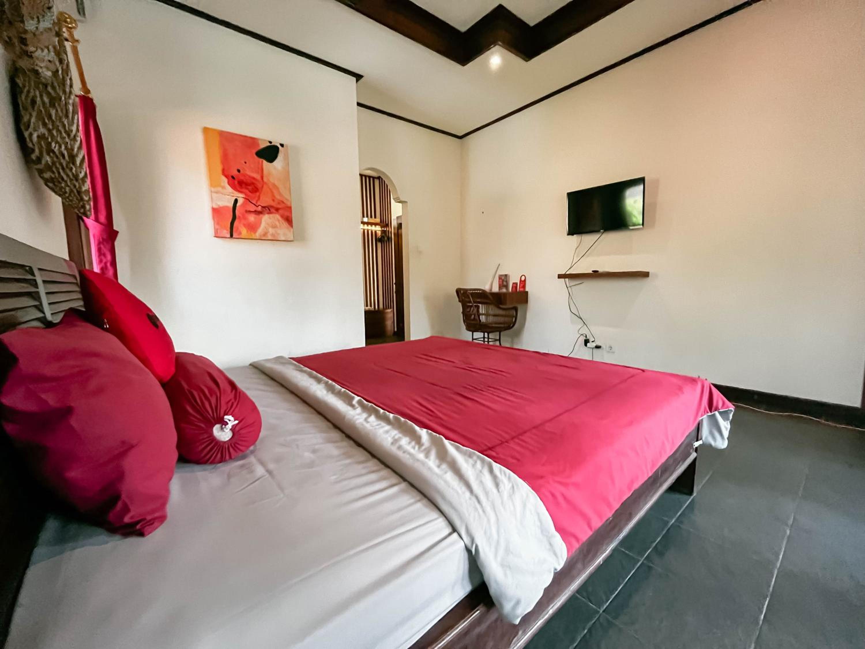 RedDoorz Plus near Seminyak Square