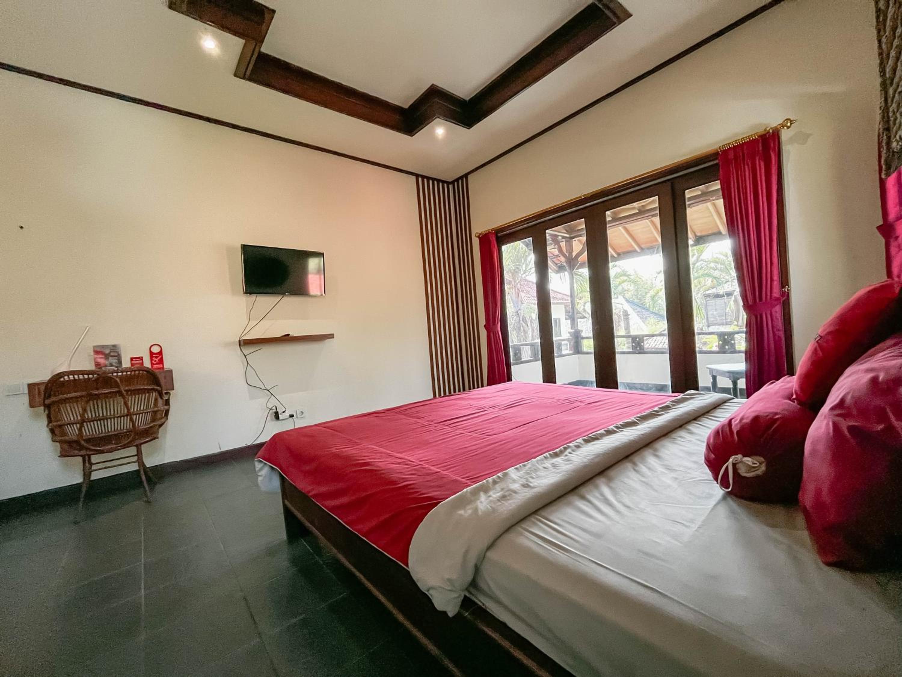 RedDoorz Plus near Seminyak Square