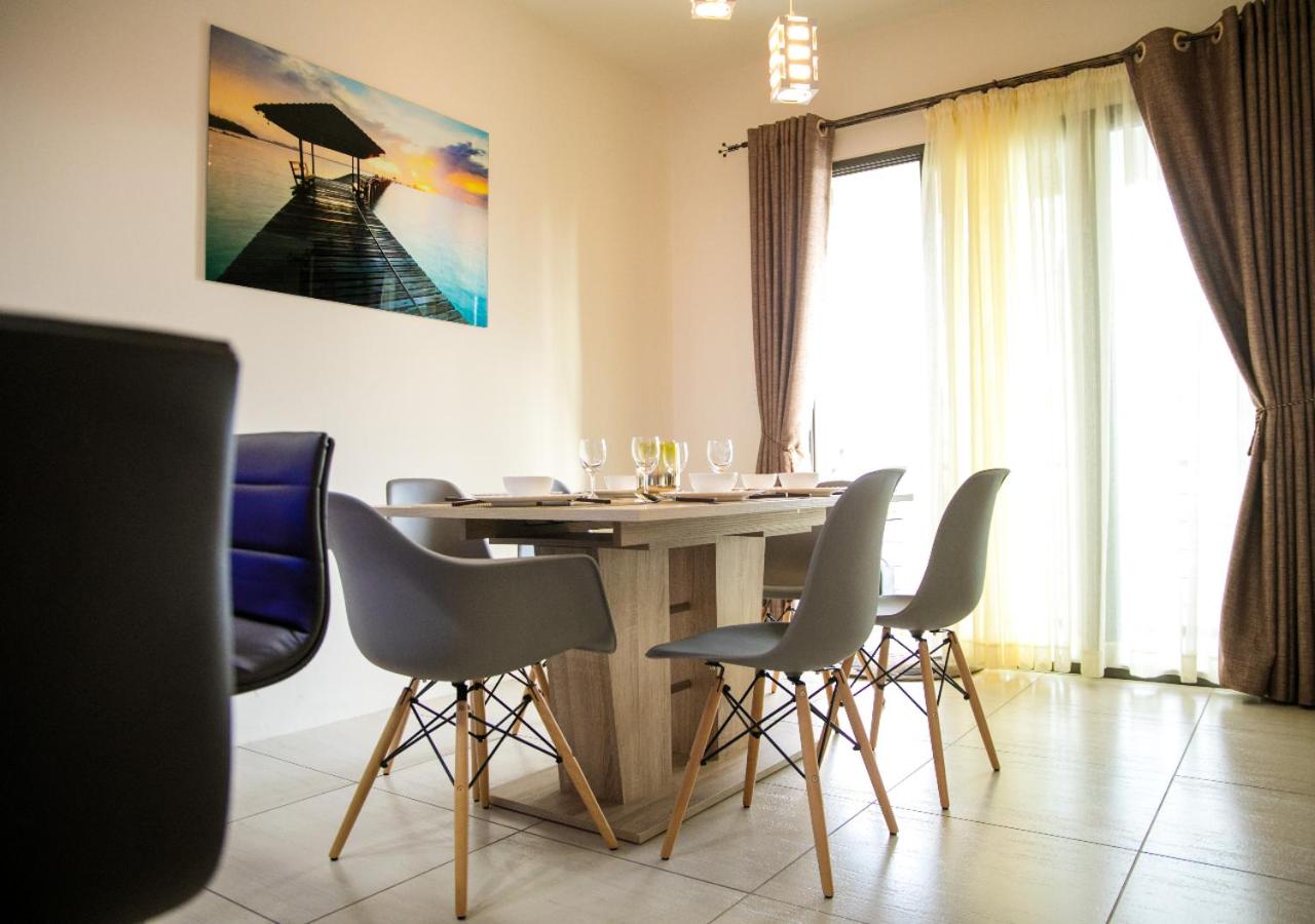 Luxury 2 Bedroom Apartment with Pool - close to Flic-en-Flac Beach view 5