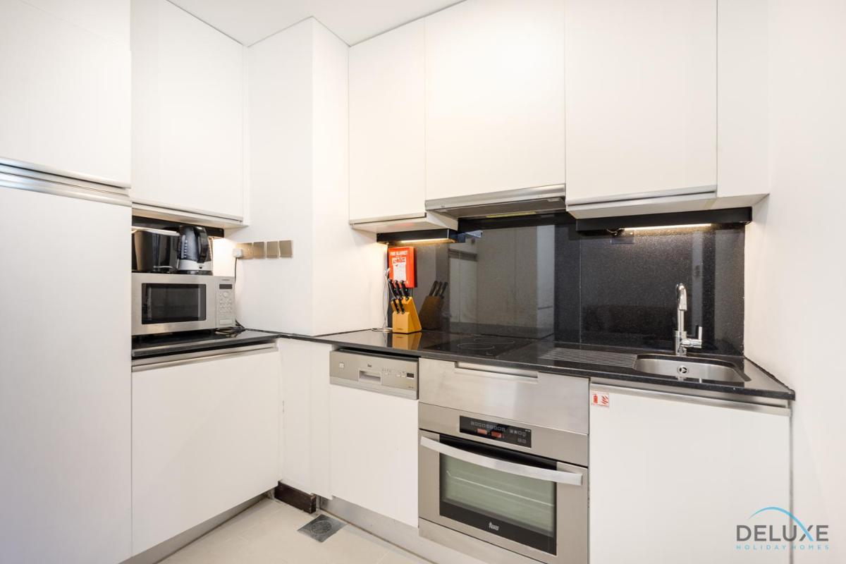 Sophisticated Studio in The Address Residences Dubai Marina by Deluxe Holiday Homes
