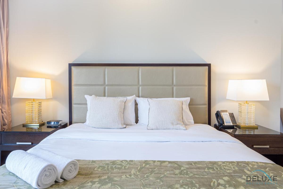 Sophisticated Studio in The Address Residences Dubai Marina by Deluxe Holiday Homes