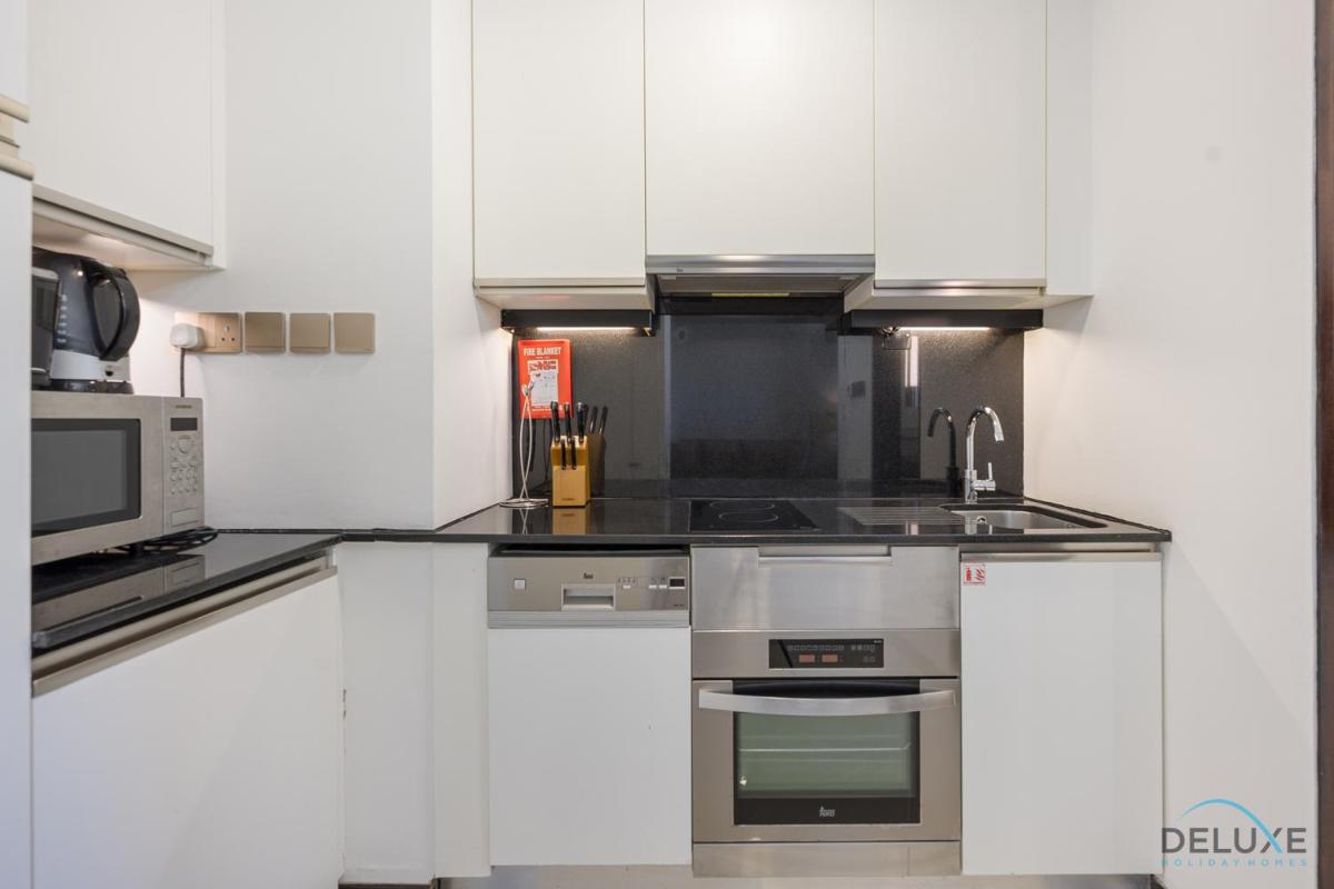 Sophisticated Studio in The Address Residences Dubai Marina by Deluxe Holiday Homes