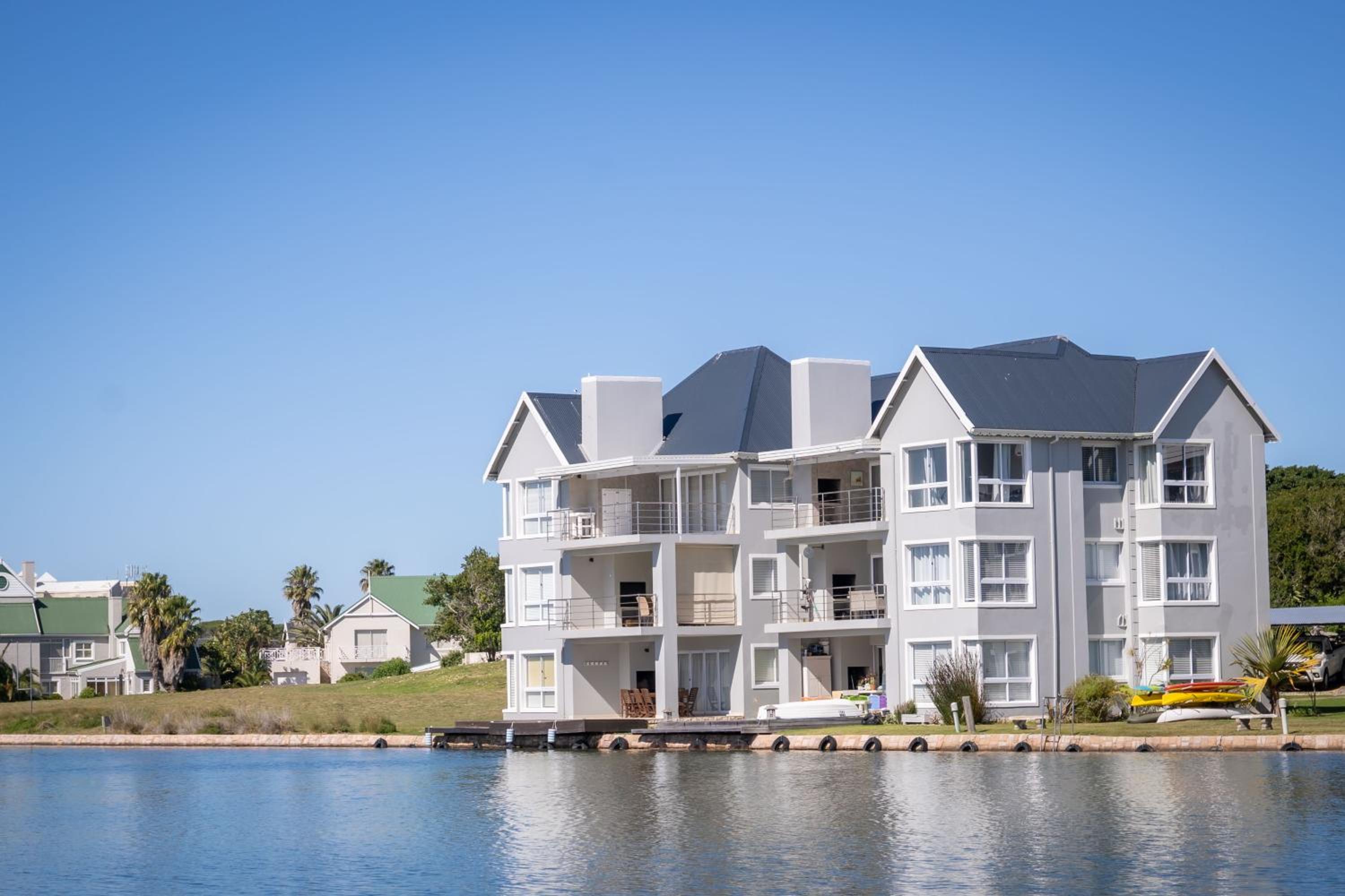 Leisure Apartment with Beautiful Water Views