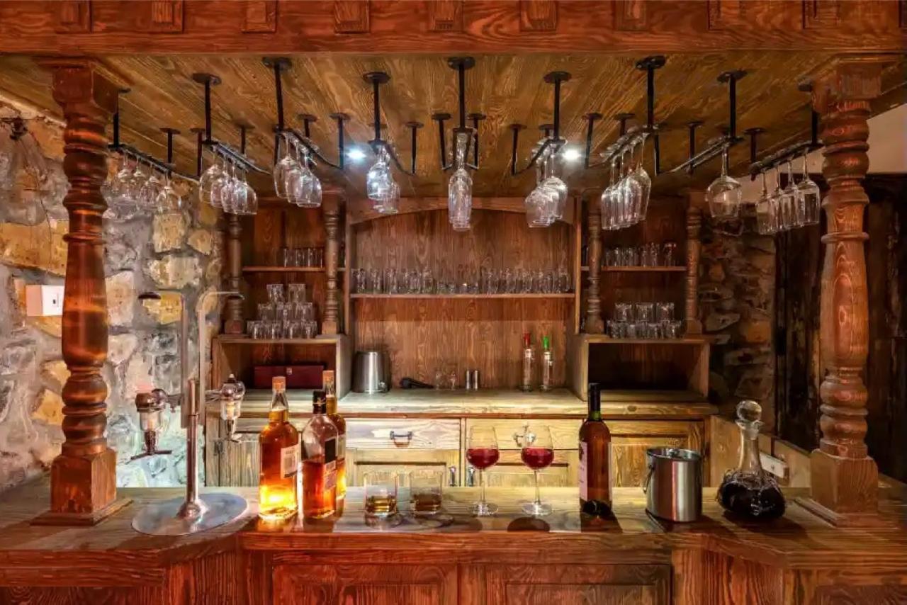 bar & lounge