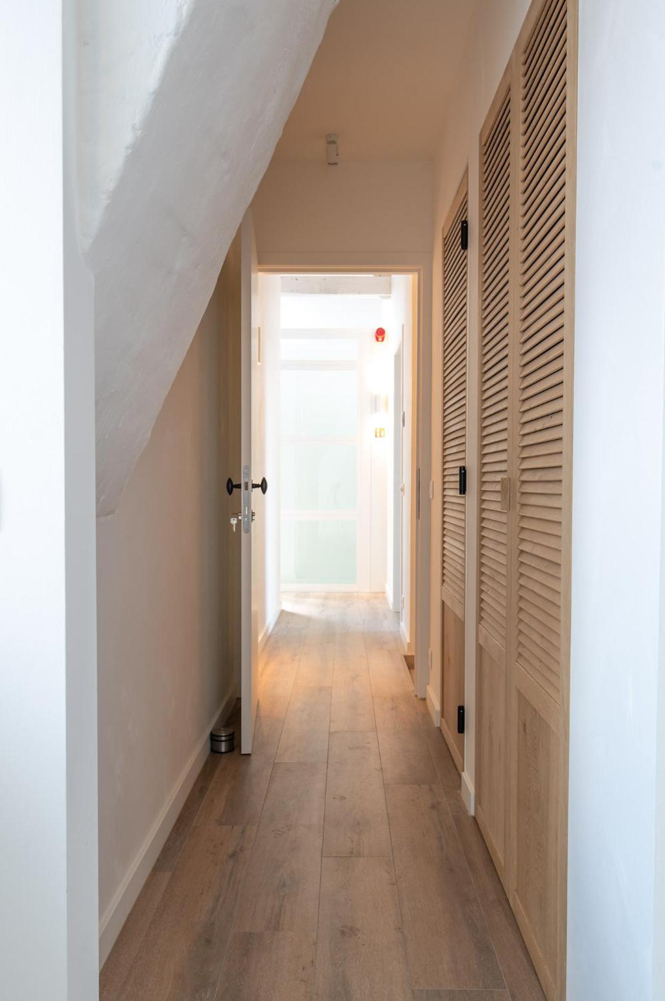Farmhouse Hoeve Den Ast 5 separate bedrooms with bathrooms