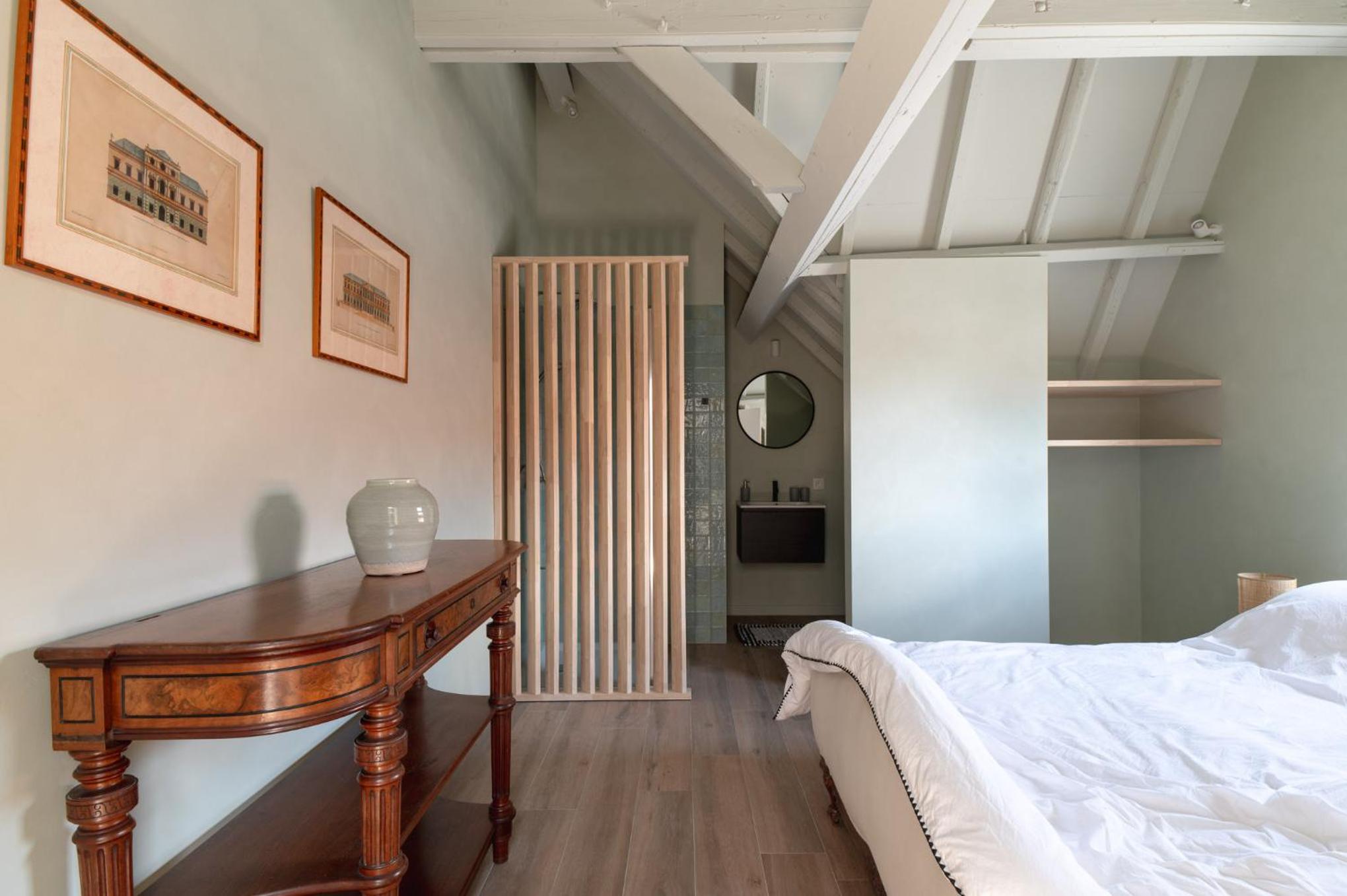 Farmhouse Hoeve Den Ast 5 separate bedrooms with bathrooms