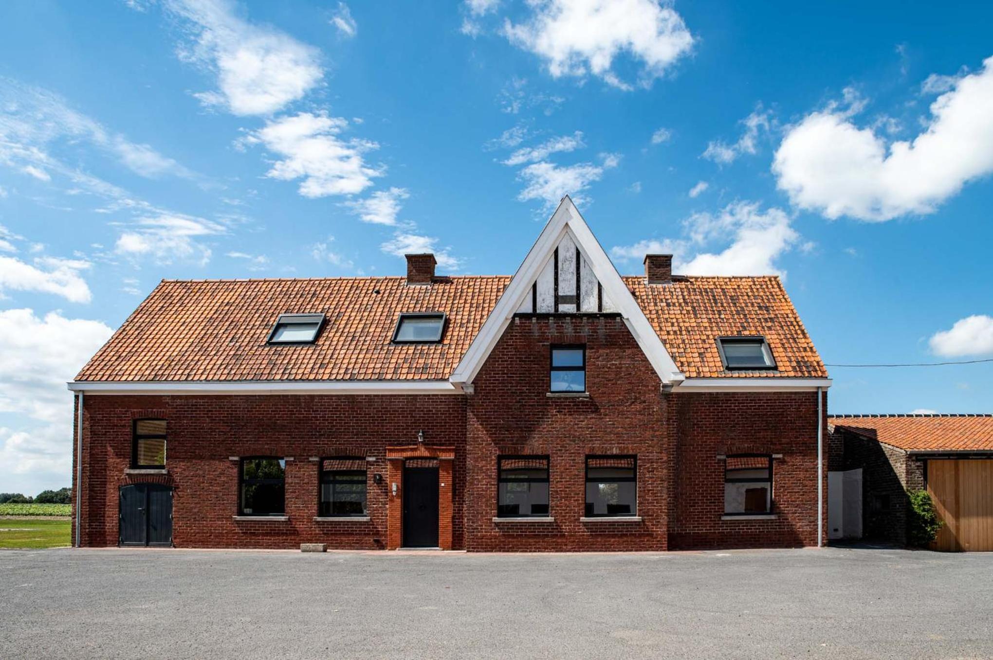Farmhouse Hoeve Den Ast 5 separate bedrooms with bathrooms