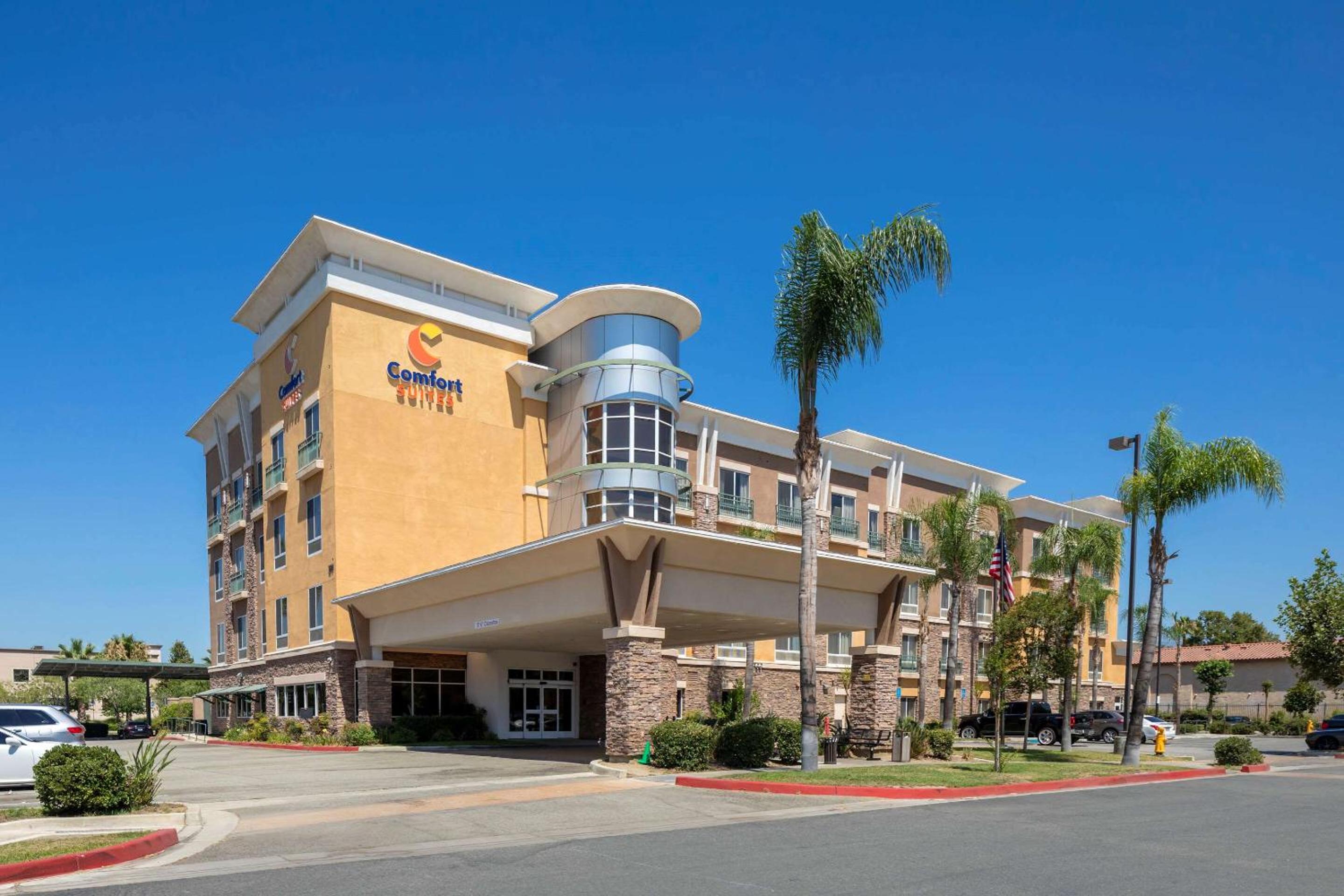 Hotel Comfort Suites Ontario Airport Convention Center - Image 1