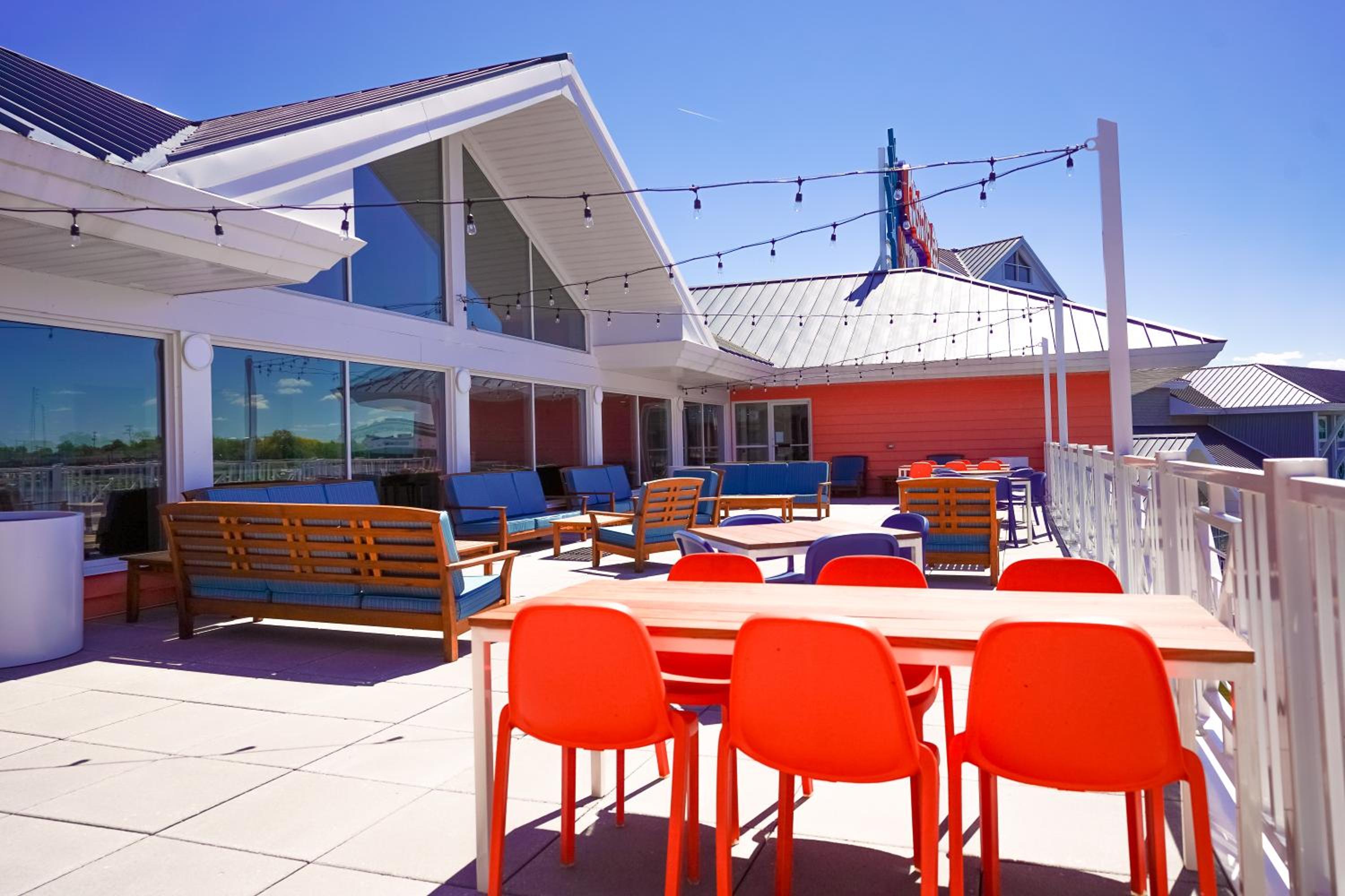 Sandusky Vacations - Castaway Bay by Cedar Point Resorts - Property Image 1