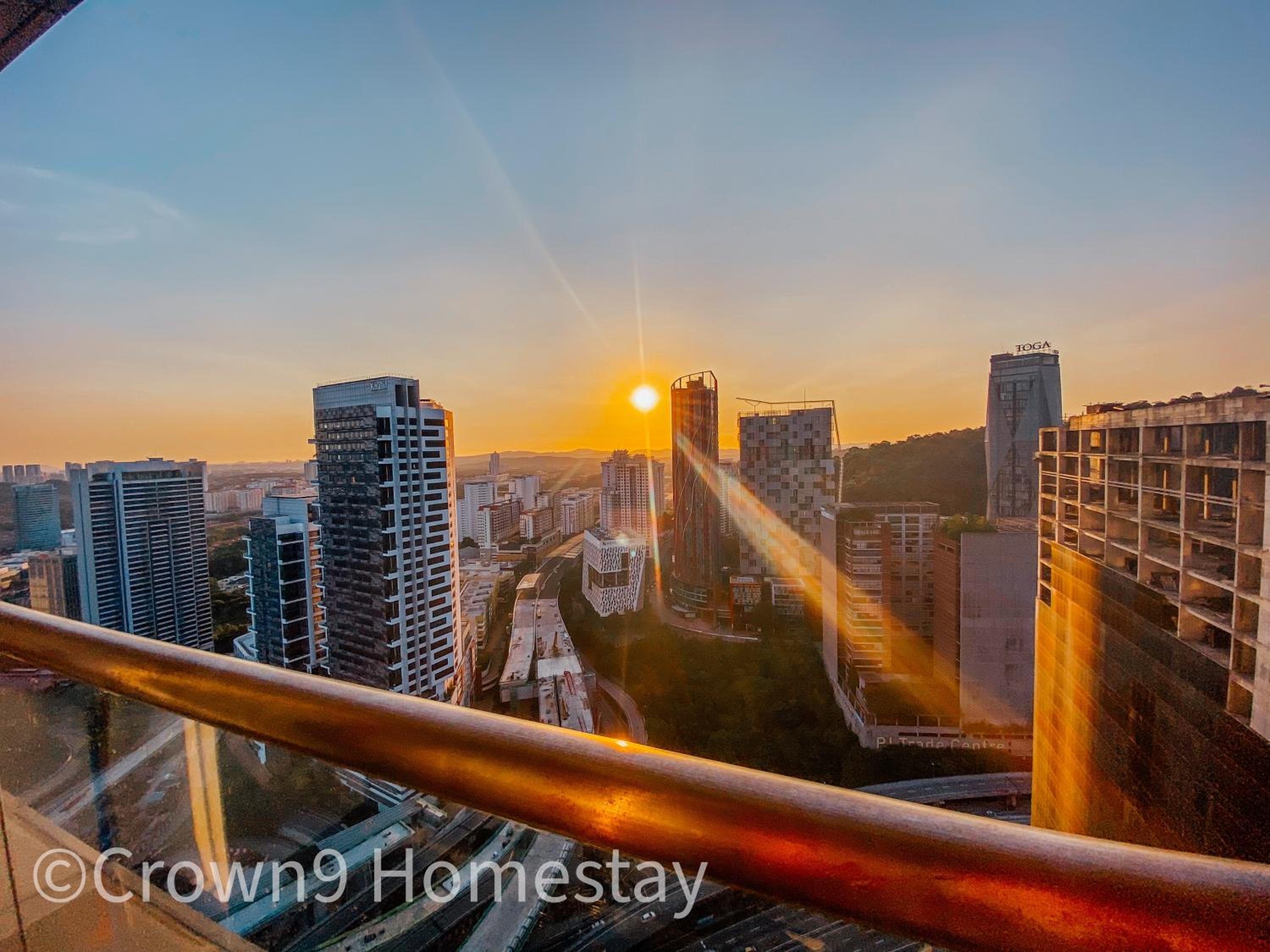 Crown9 Suite (Sunset & City View)@Empire City photo 3