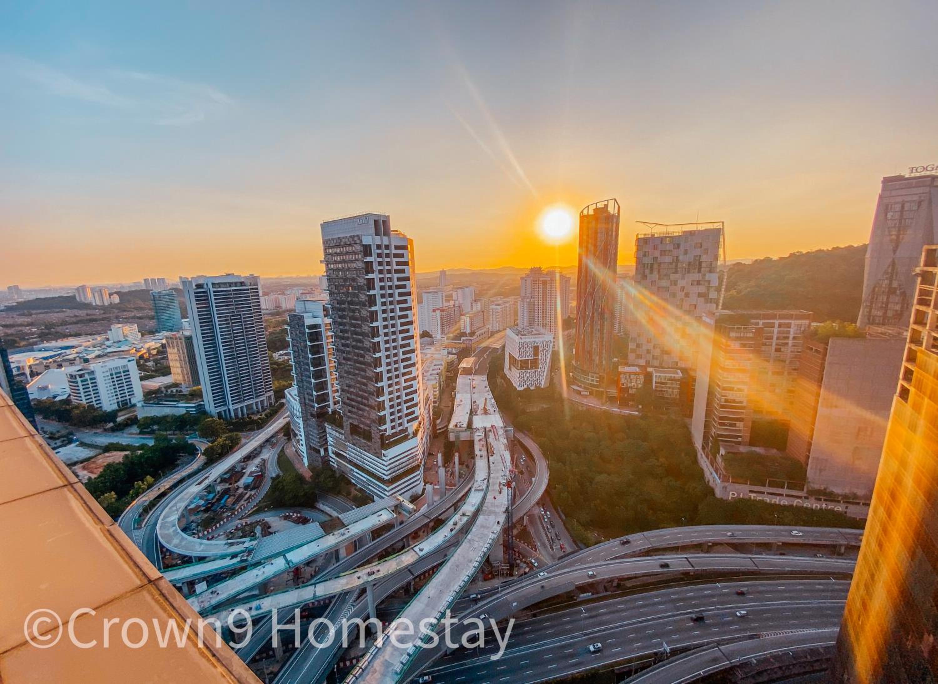 Crown9 Suite (Sunset & City View)@Empire City photo 5