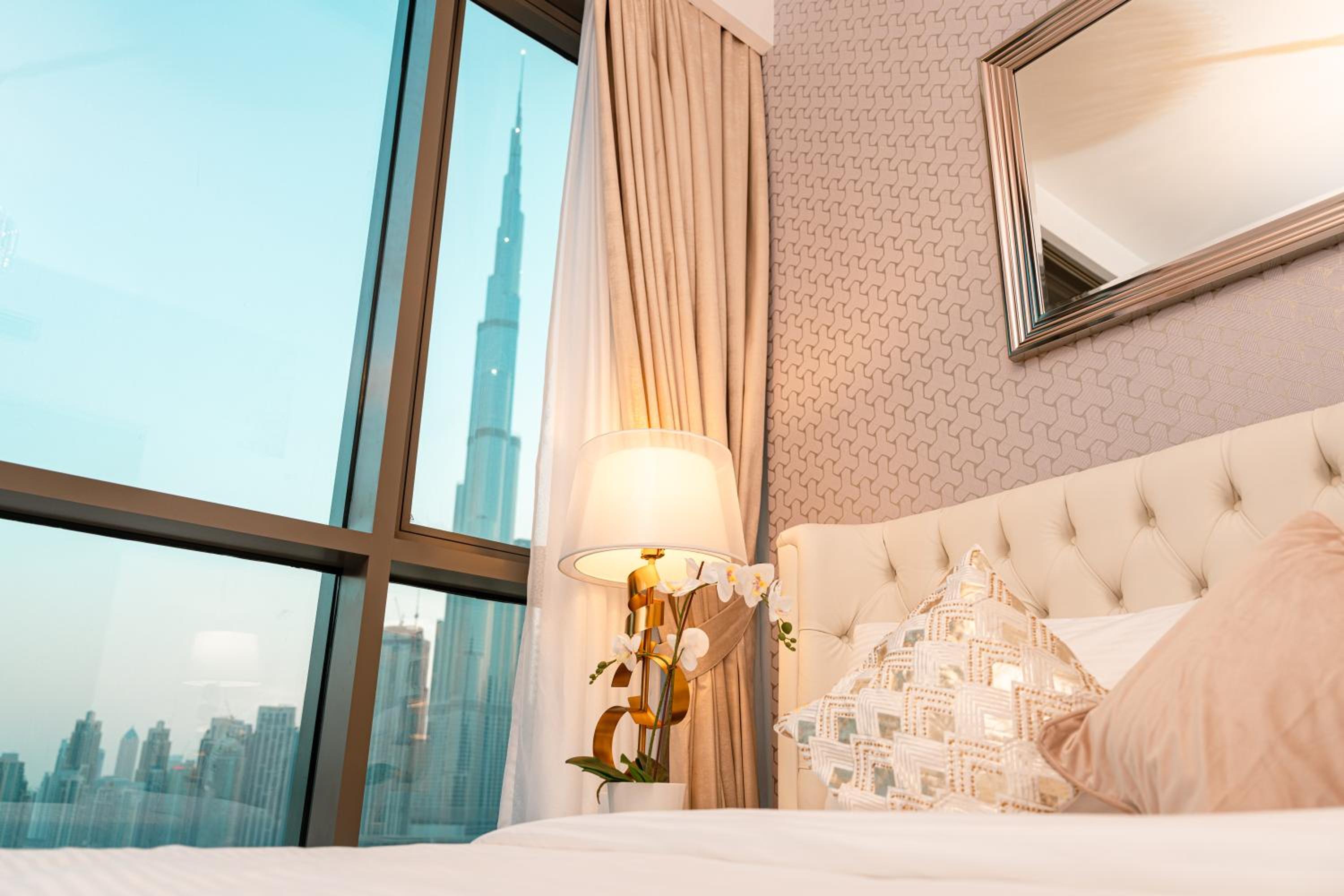 Elite Royal Apartment - Panoramic Full Burj Khalifa, Fountain & Skyline View - ACed direct connection to Dubai Mall - Governor