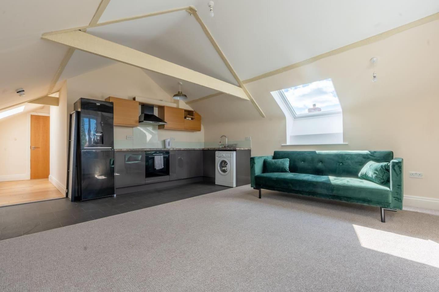 1 Bed Flat - Sleeps 2 - Parking - Wifi view 2