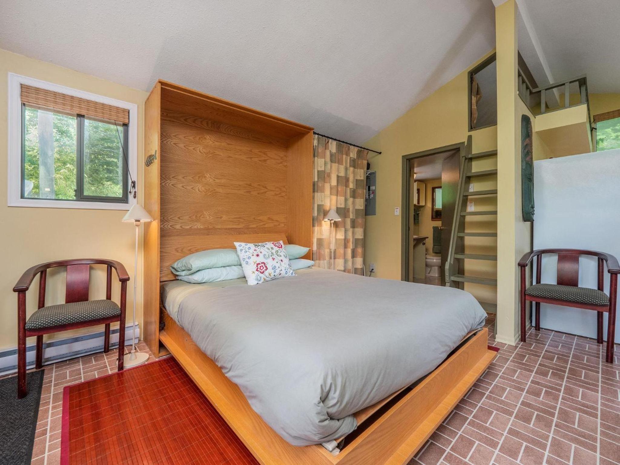 The Lakeside Cottage by EMR Vacation Rentals