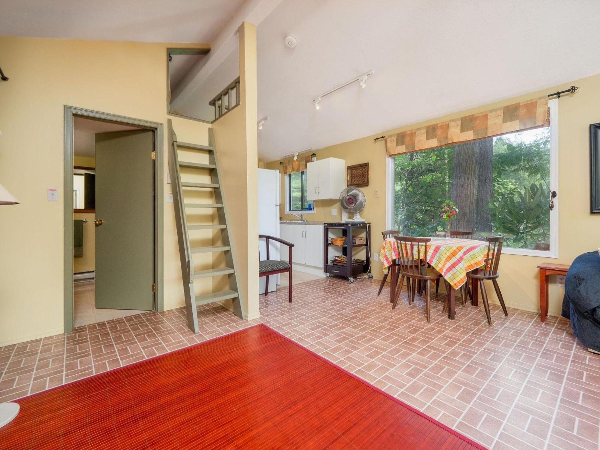 The Lakeside Cottage by EMR Vacation Rentals